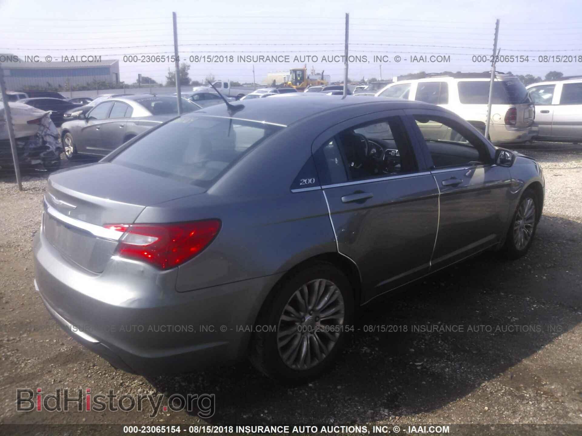 2013 Chrysler 200 - VIN: 1C3CCBAB4DN671040 - Photo 4
