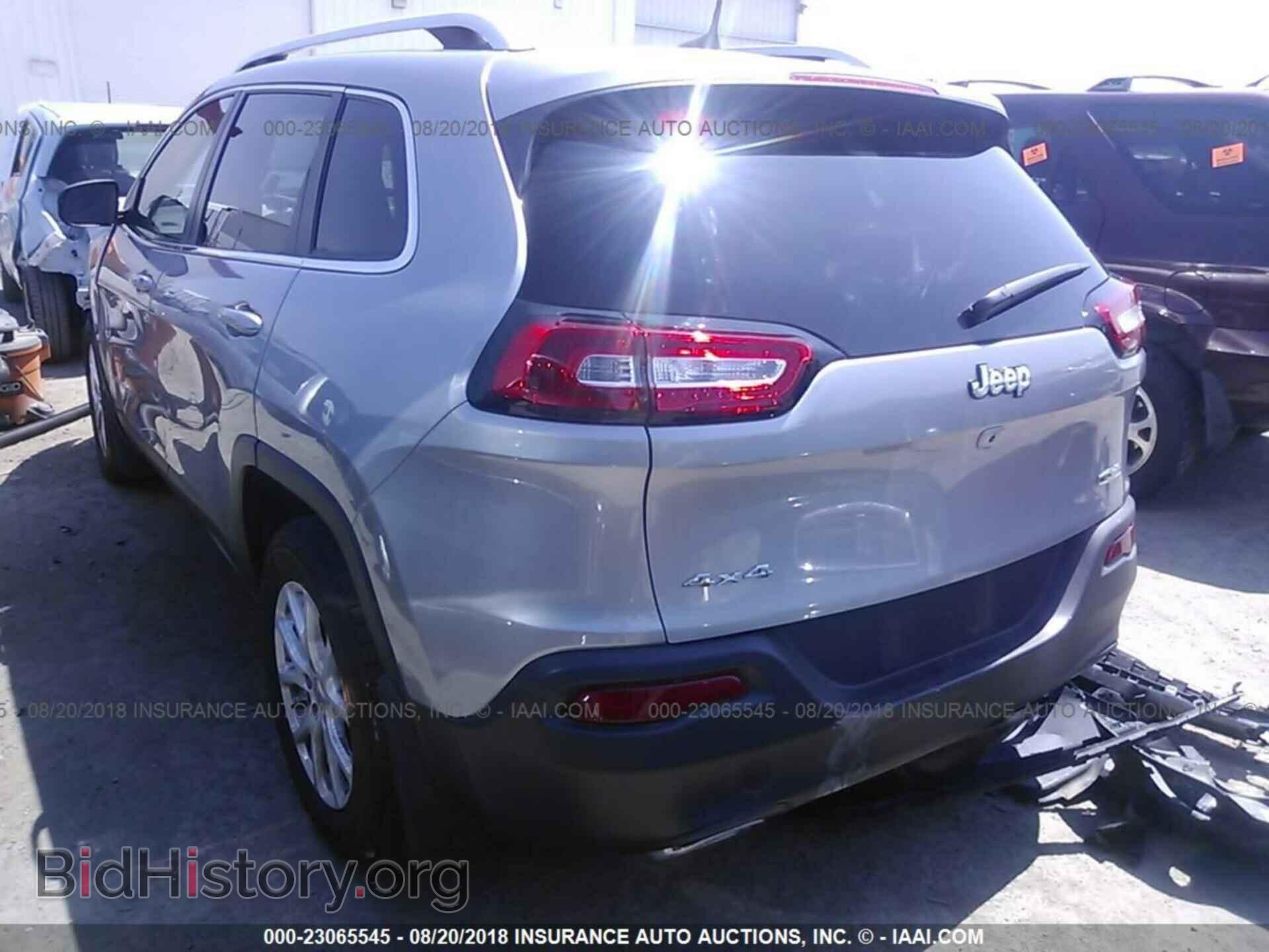 2017 Jeep Cherokee - VIN: 1C4PJMCS3HW621516 - Photo 3