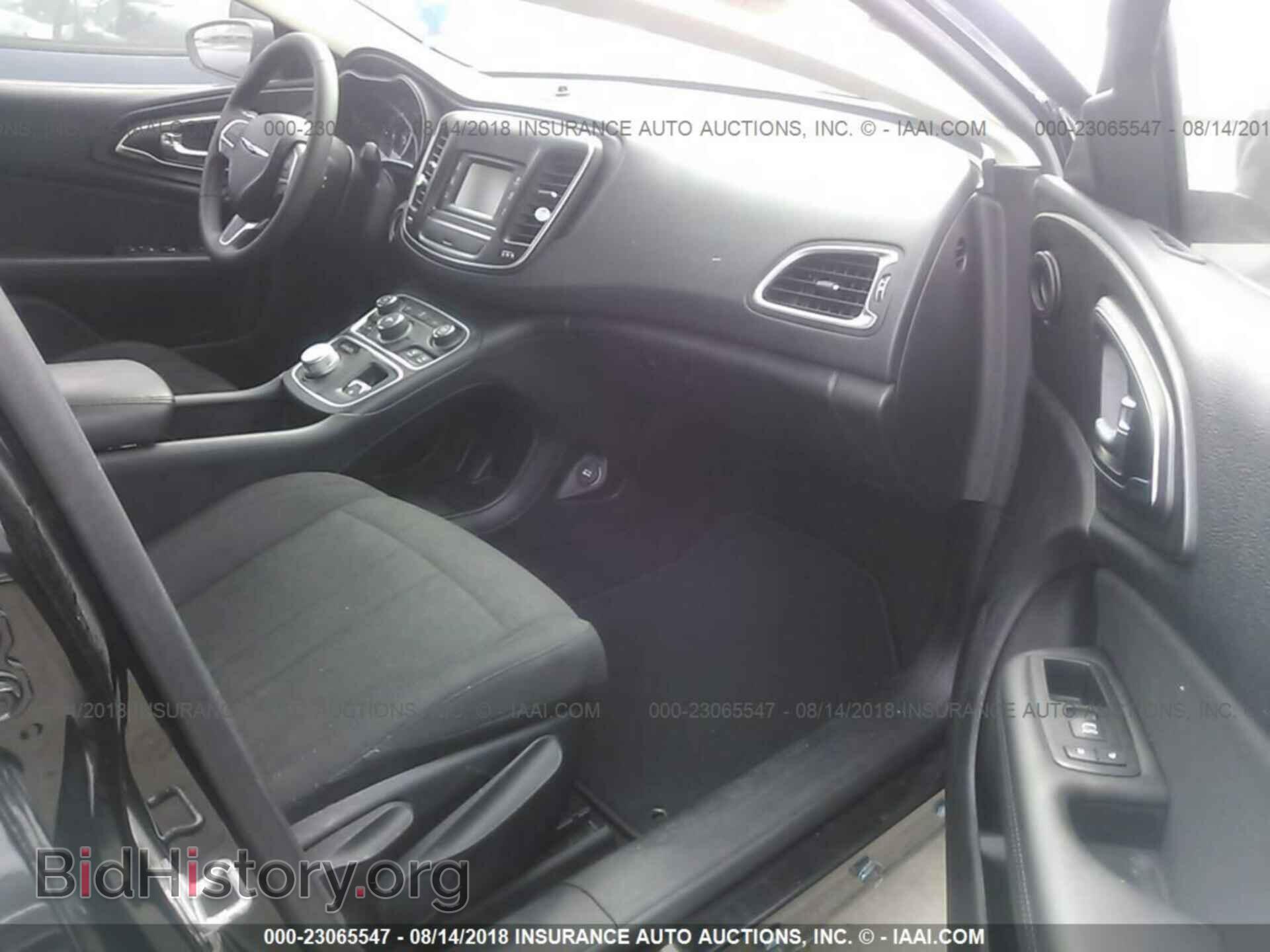 2016 Chrysler 200 - VIN: 1C3CCCAB7GN130056 - Photo 5