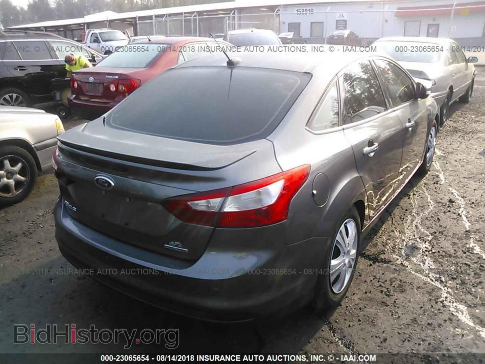 2013 Ford Focus - VIN: 1FADP3F22DL124546 - Photo 4