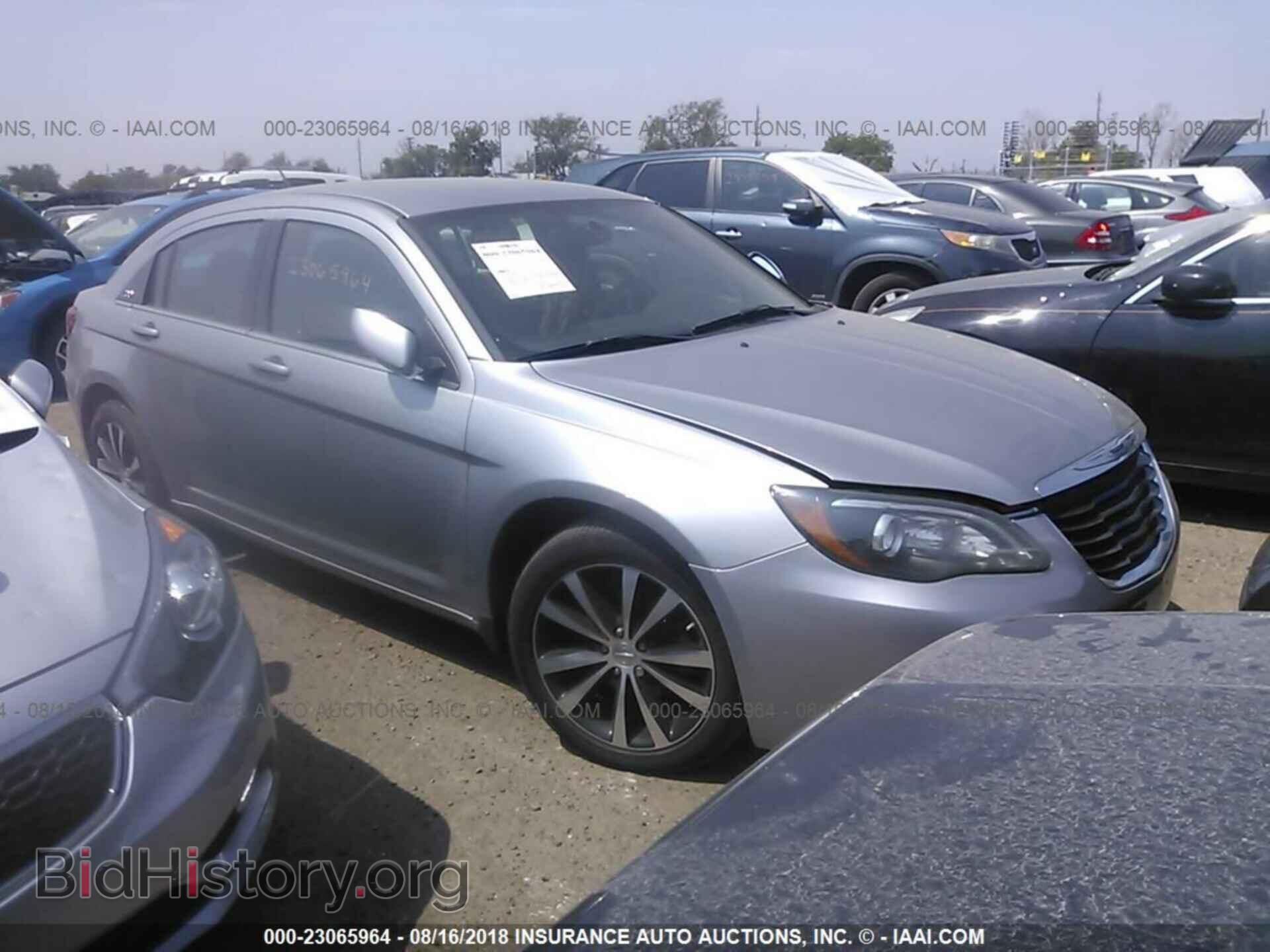 Photo 1C3CCBBG5DN745009 - Chrysler 200 2013