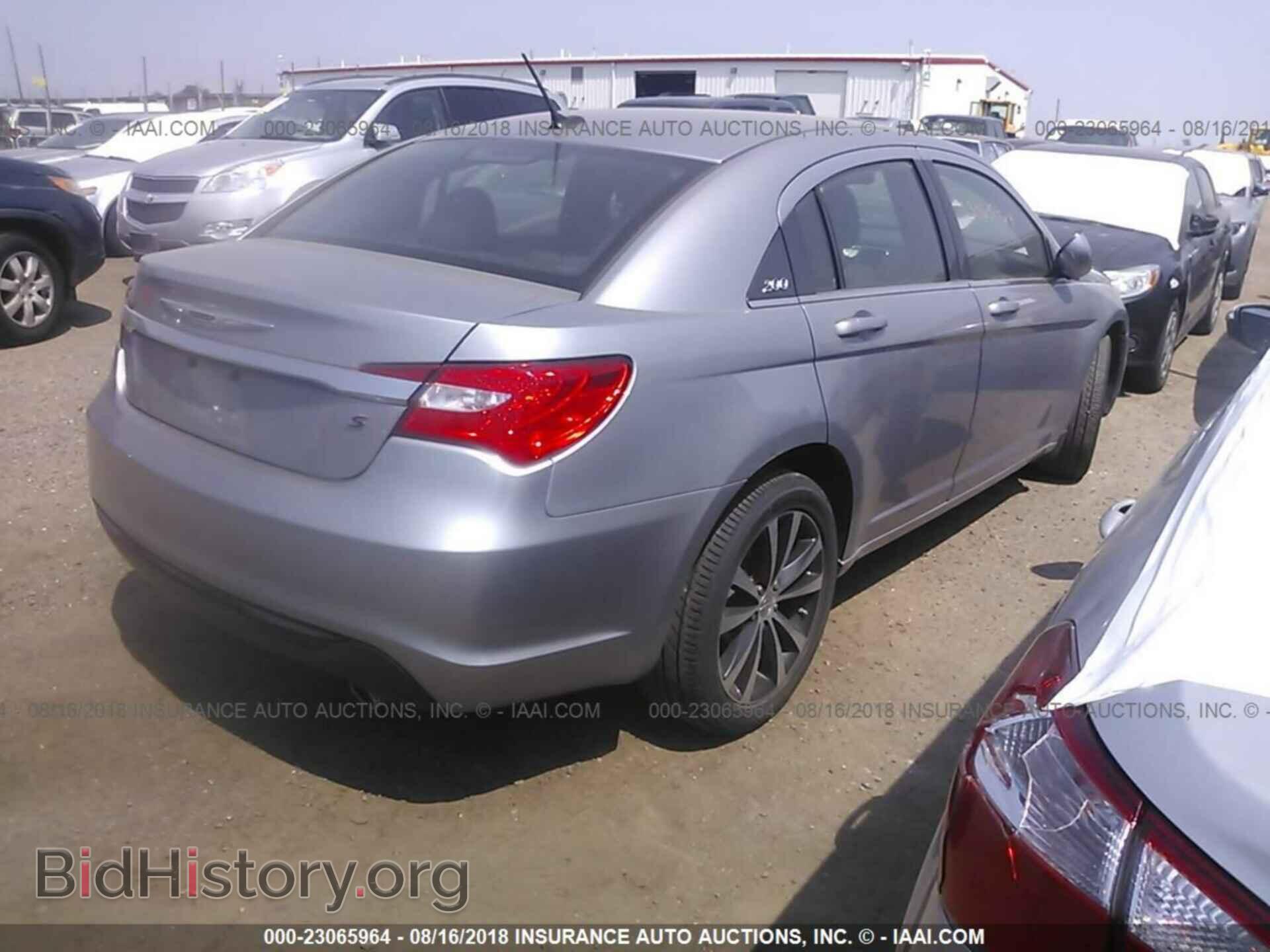 2013 Chrysler 200 - VIN: 1C3CCBBG5DN745009 - Photo 4