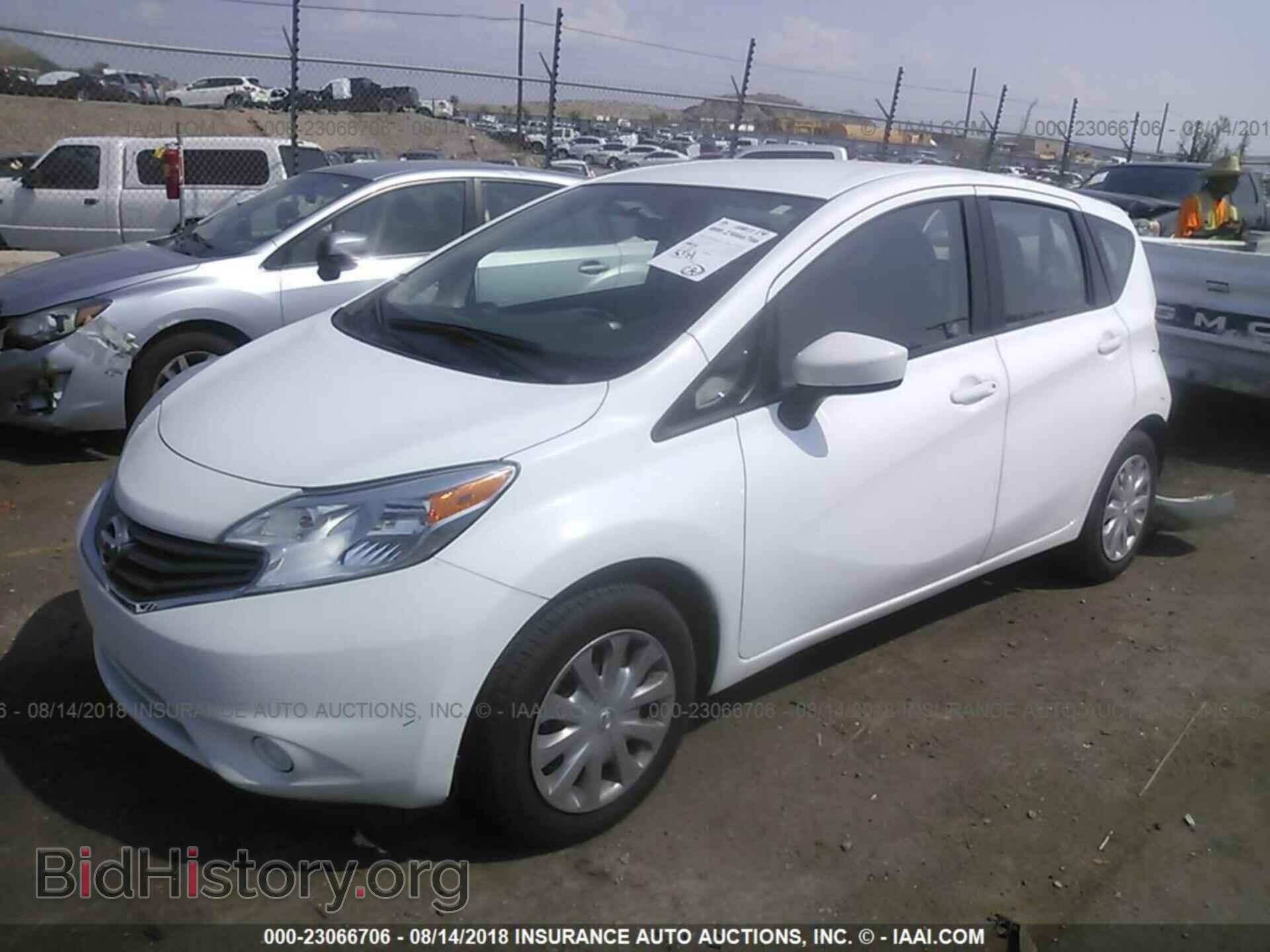 2016 Nissan Versa note - VIN: 3N1CE2CP0GL359108 - Фото 2
