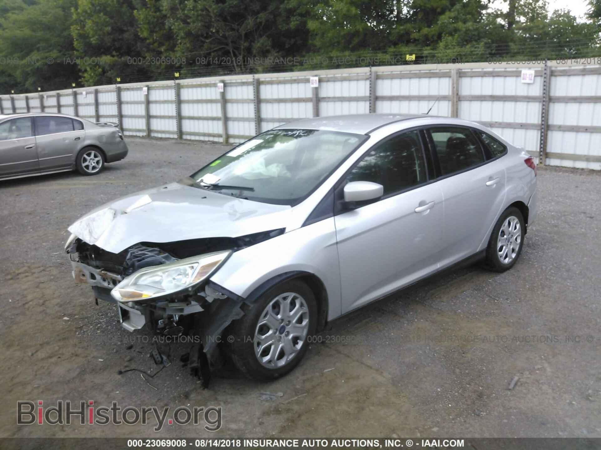 2012 Ford Focus - VIN: 1FAHP3F25CL132401 - Photo 2