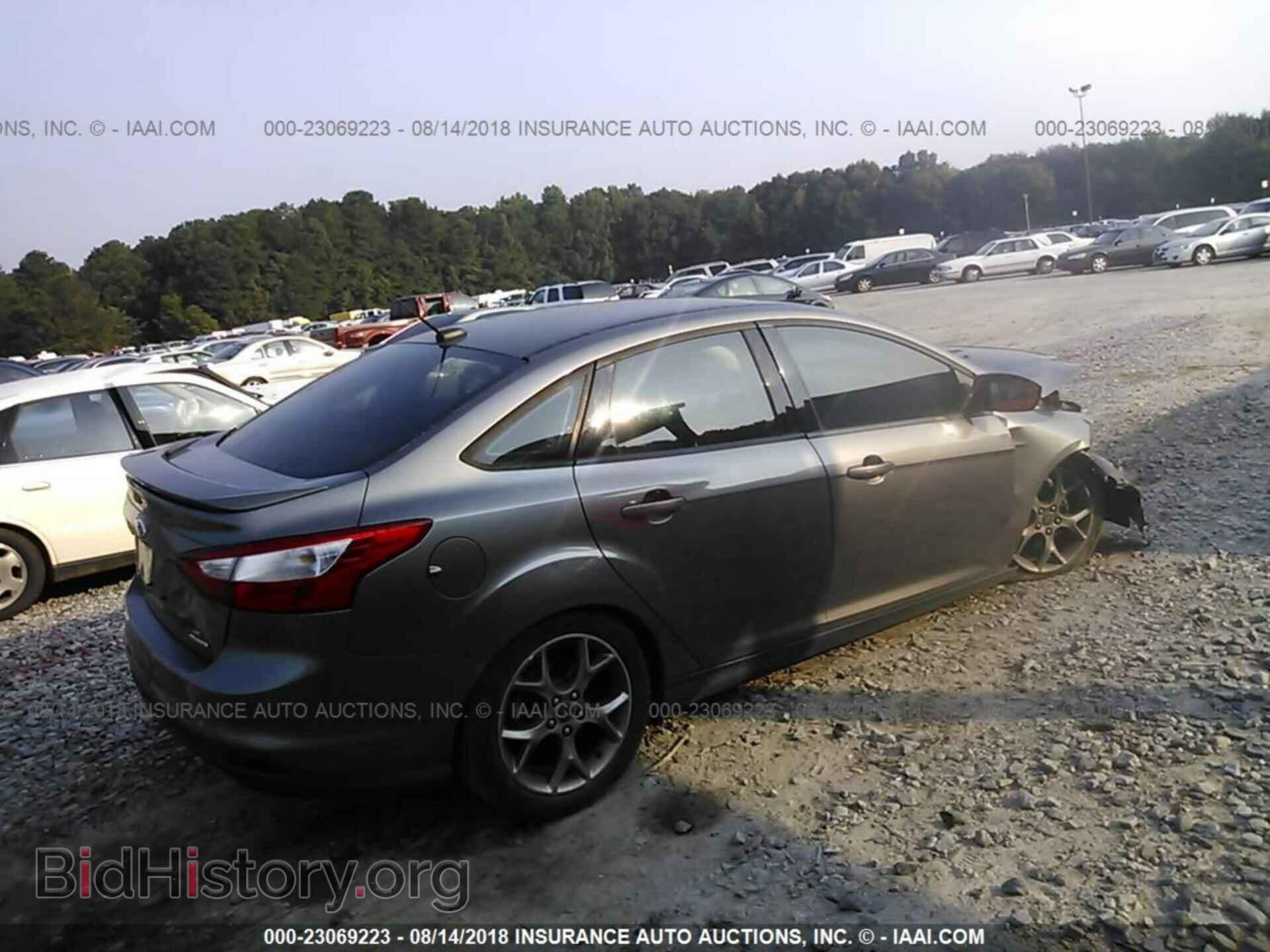 2014 Ford Focus - VIN: 1FADP3F21EL221867 - Photo 4