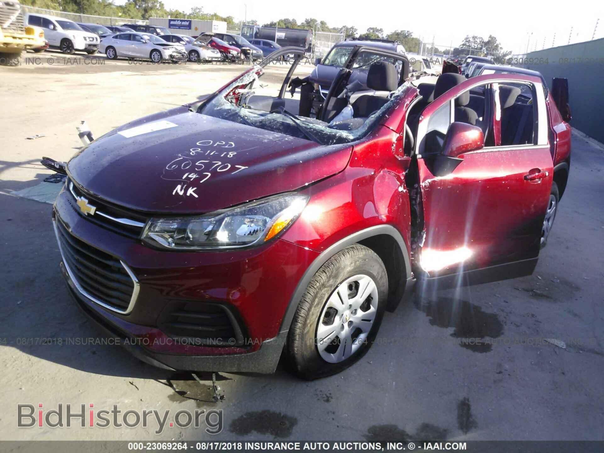 2017 Chevrolet Trax - VIN: 3GNCJKSB3HL276053 - Фото 2