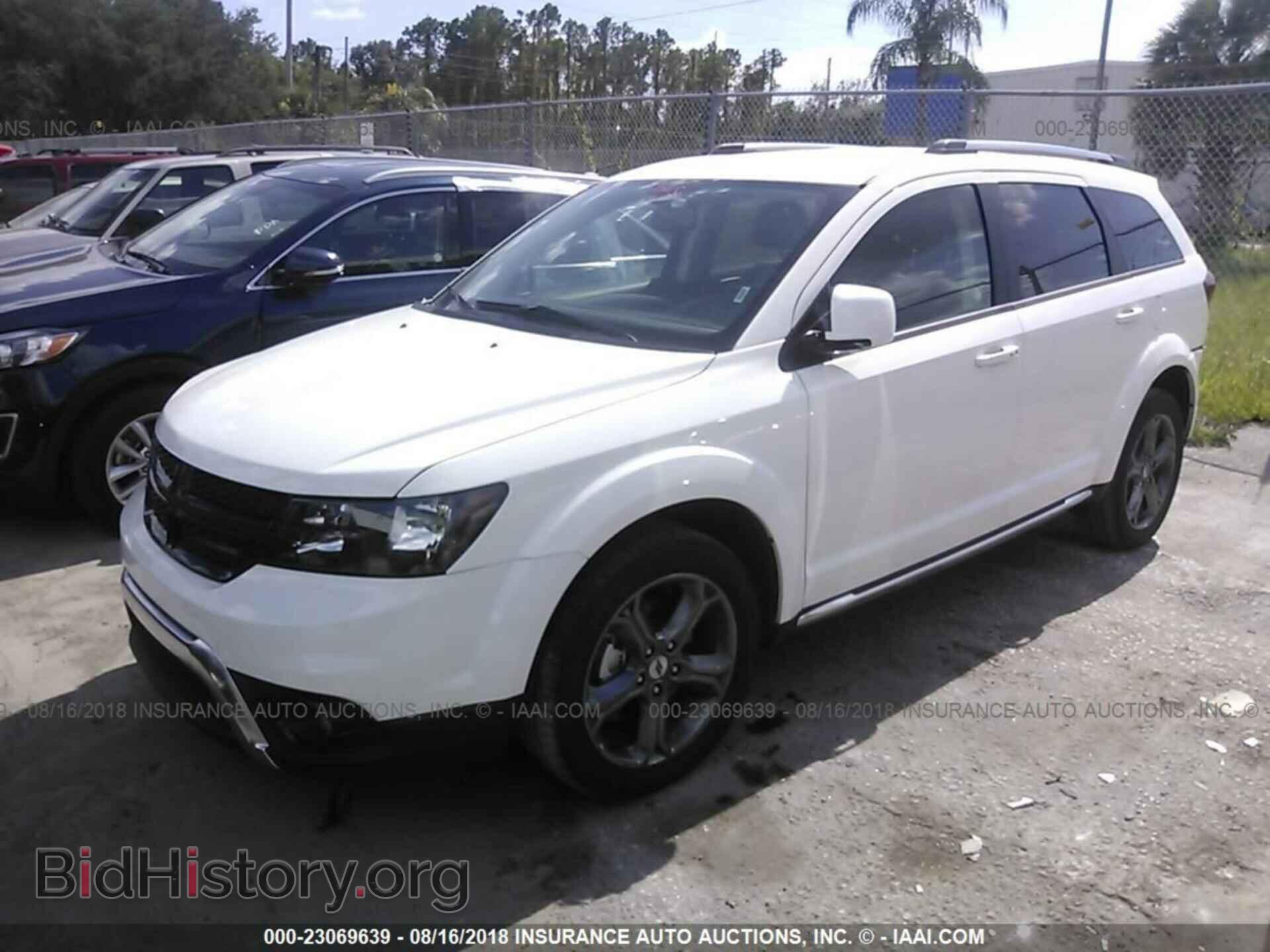 2018 Dodge Journey - VIN: 3C4PDCGG9JT215808 - Фото 2
