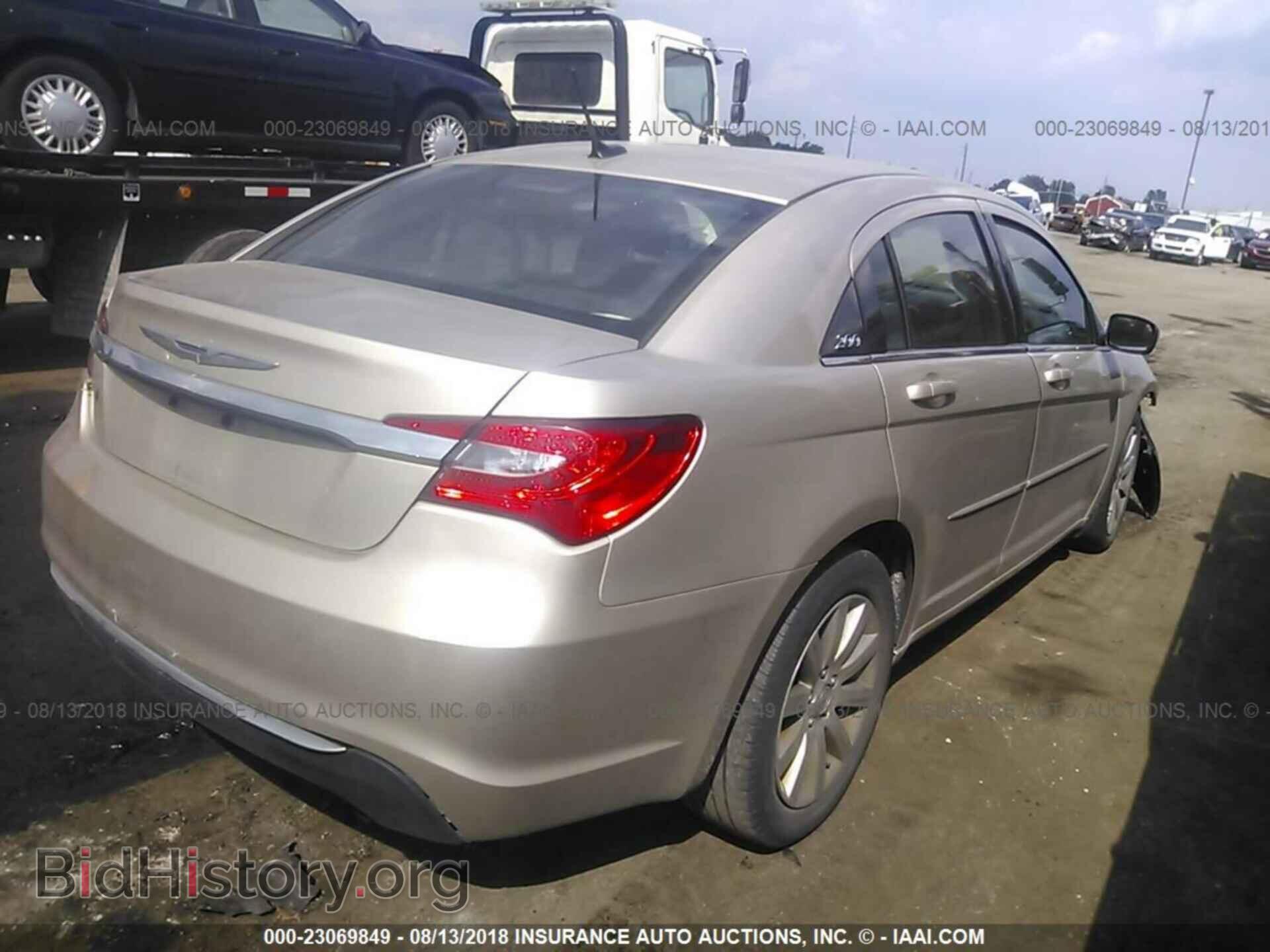 2013 Chrysler 200 - VIN: 1C3CCBBB2DN732738 - Photo 4