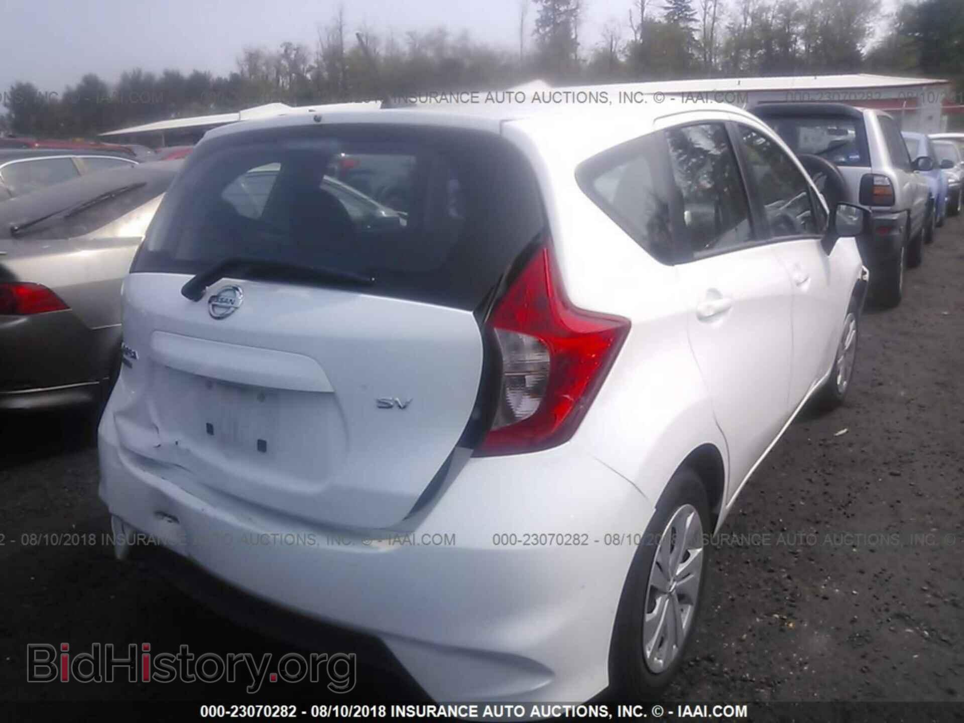2018 Nissan Versa note - VIN: 3N1CE2CP9JL352410 - Фото 4