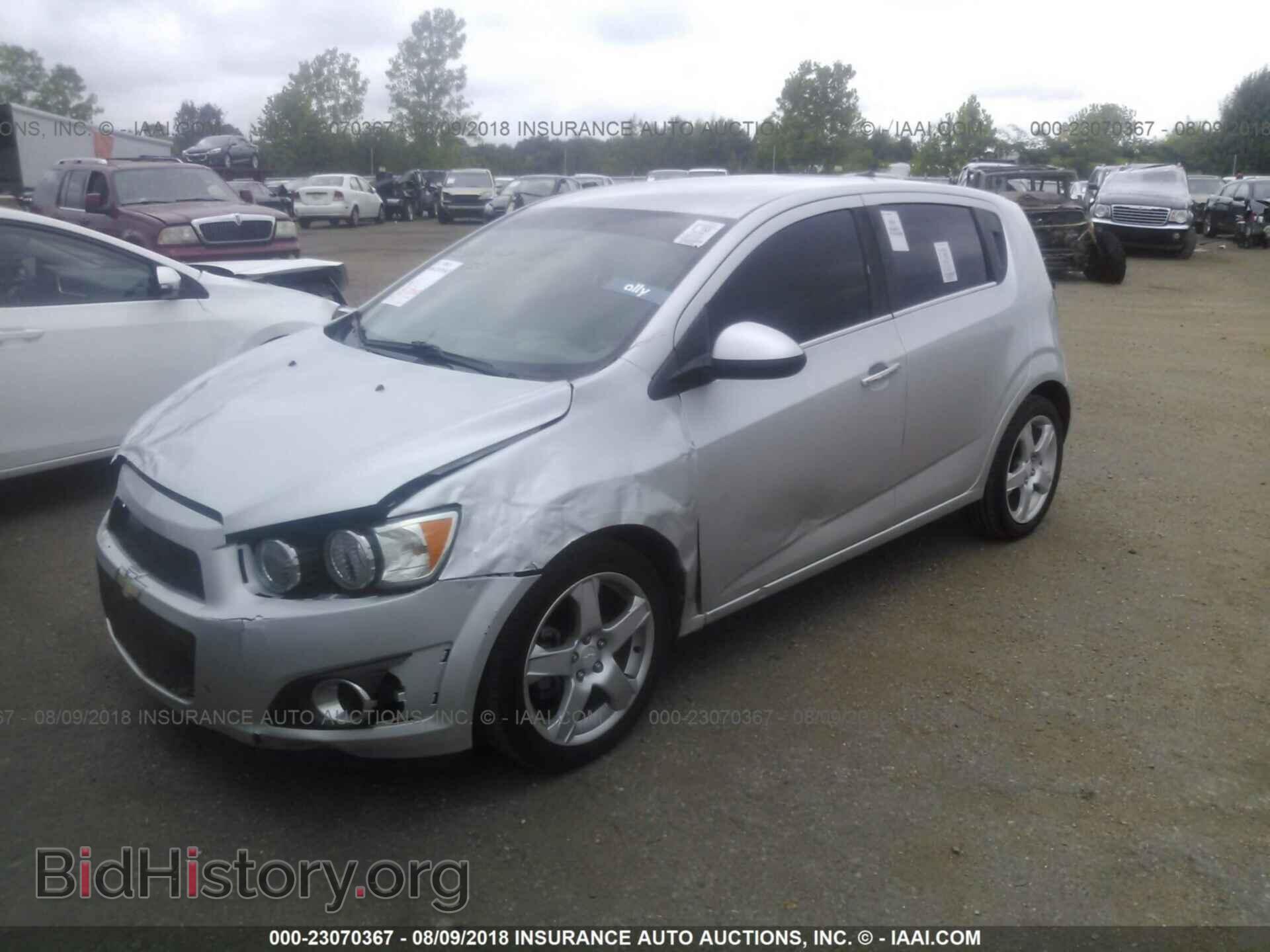 2014 Chevrolet Sonic - VIN: 1G1JE6SB4E4130007 - Photo 2