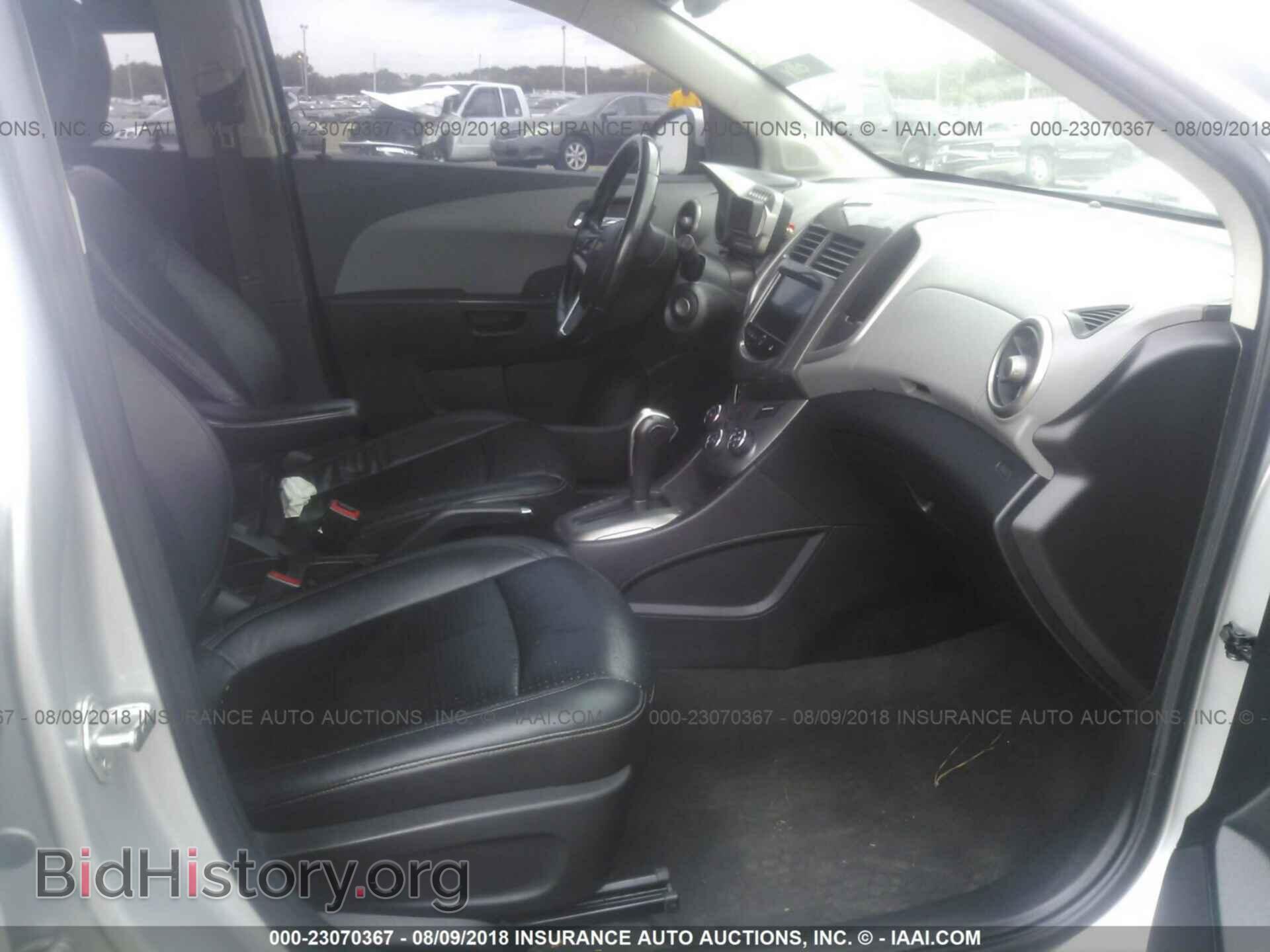 2014 Chevrolet Sonic - VIN: 1G1JE6SB4E4130007 - Photo 5