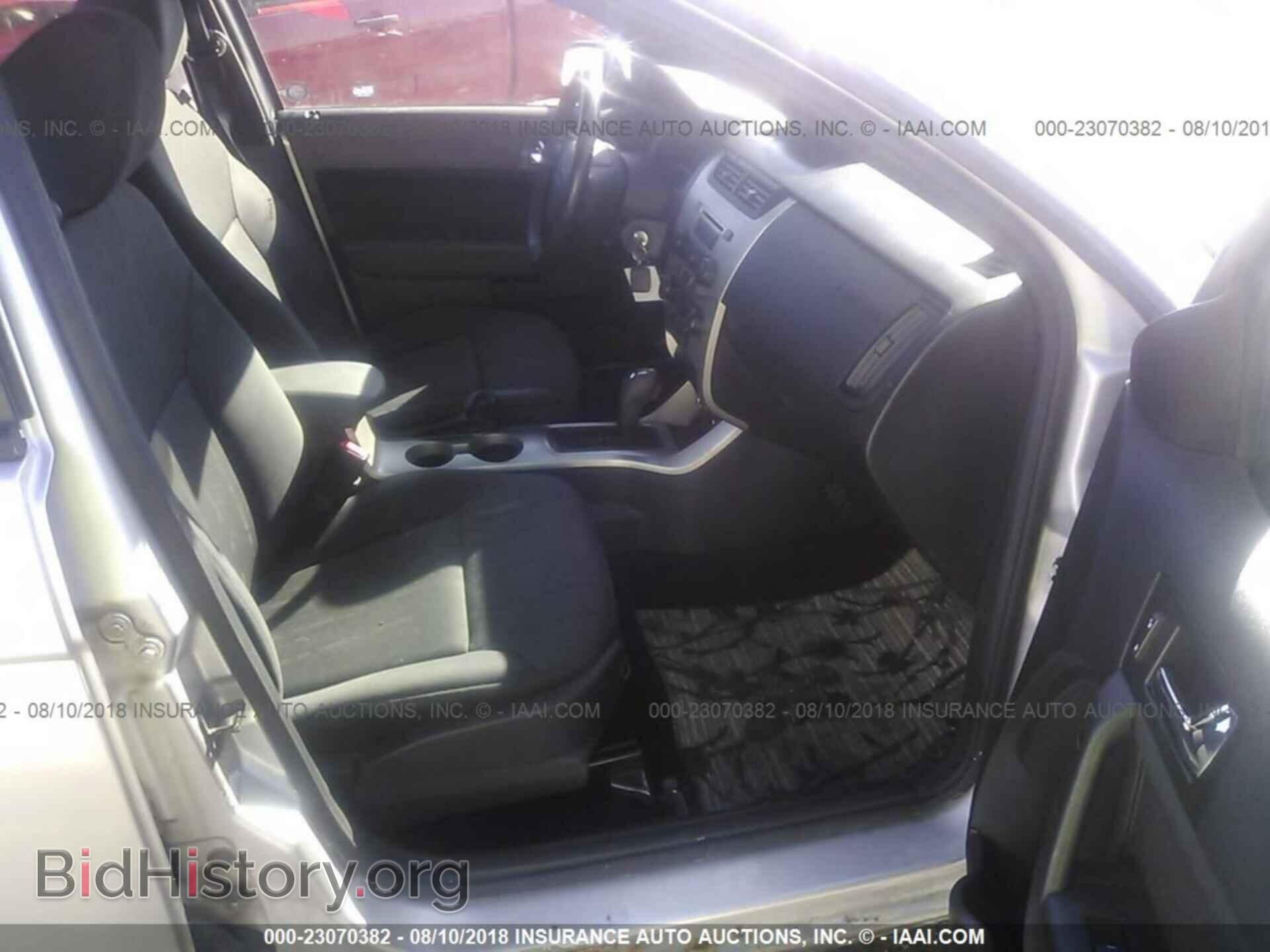 2011 Ford Focus - VIN: 1FAHP3FN2BW170854 - Фото 5