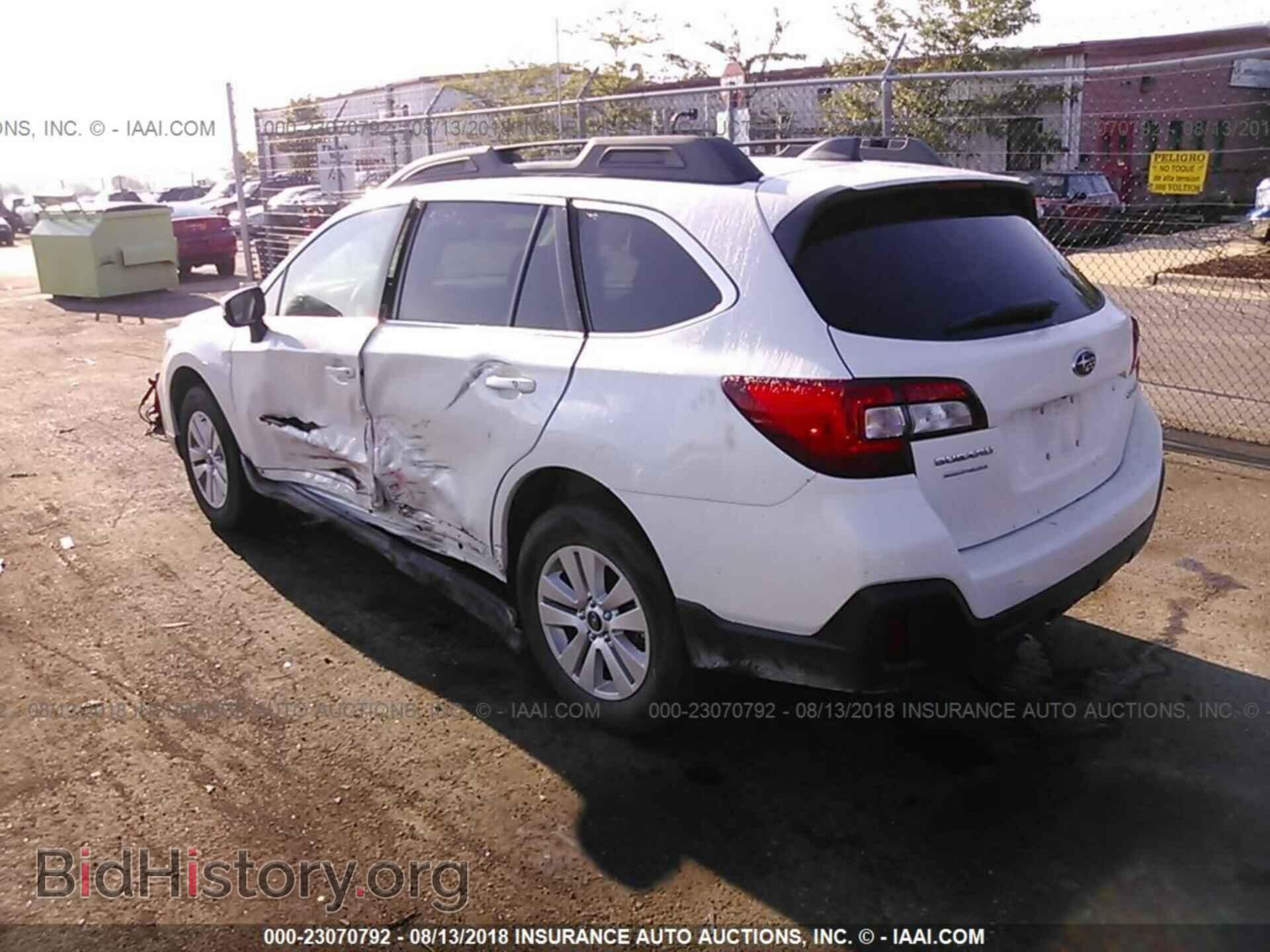 2018 Subaru Outback - VIN: 4S4BSAFC5J3345823 - Фото 3