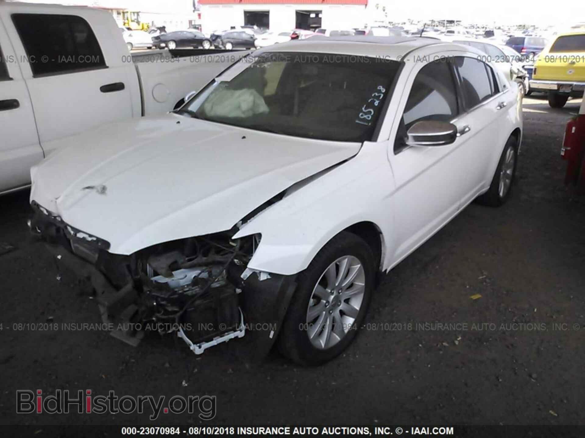 2014 Chrysler 200 - VIN: 1C3CCBCG2EN185238 - Photo 2