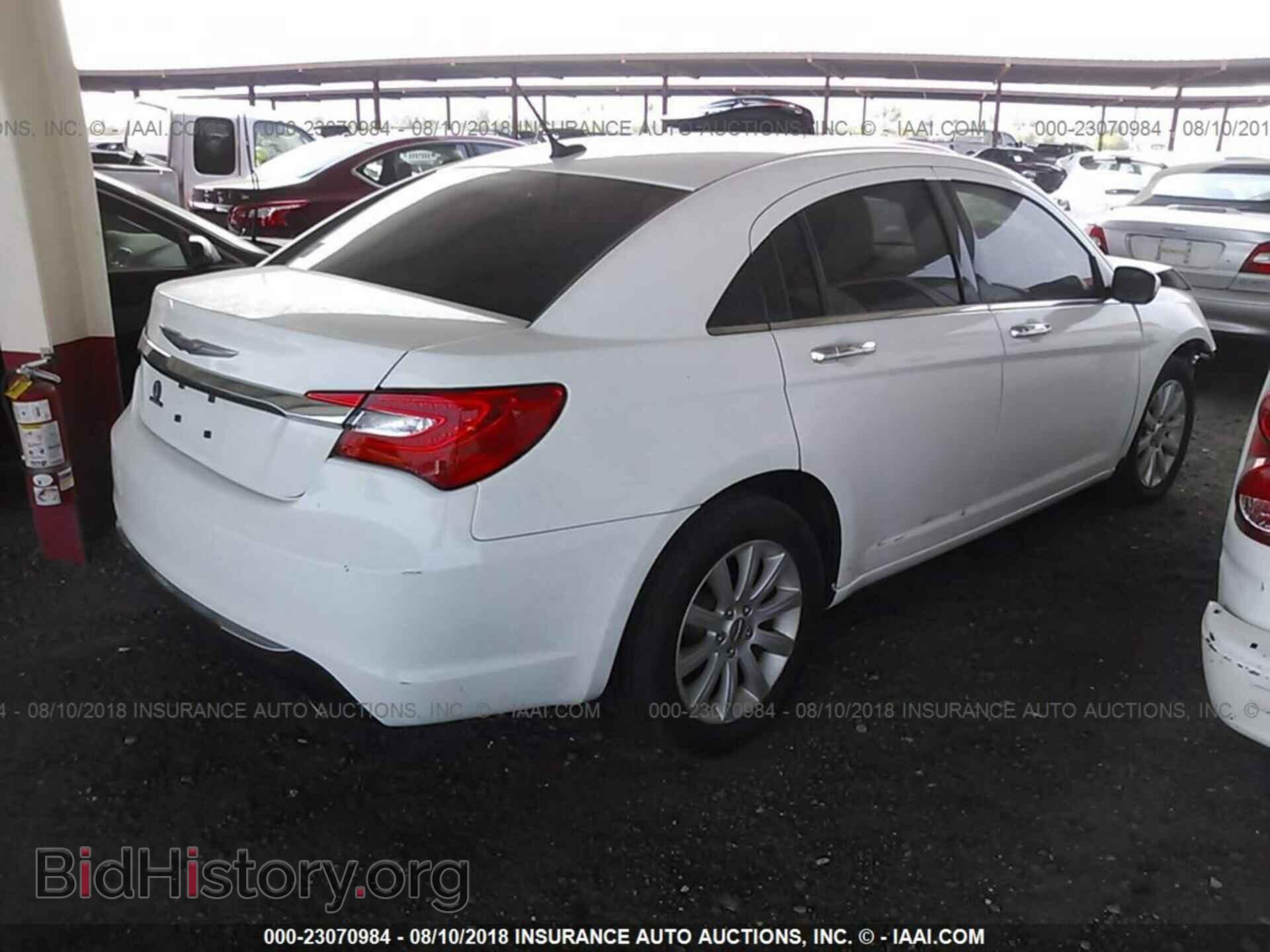 2014 Chrysler 200 - VIN: 1C3CCBCG2EN185238 - Photo 4