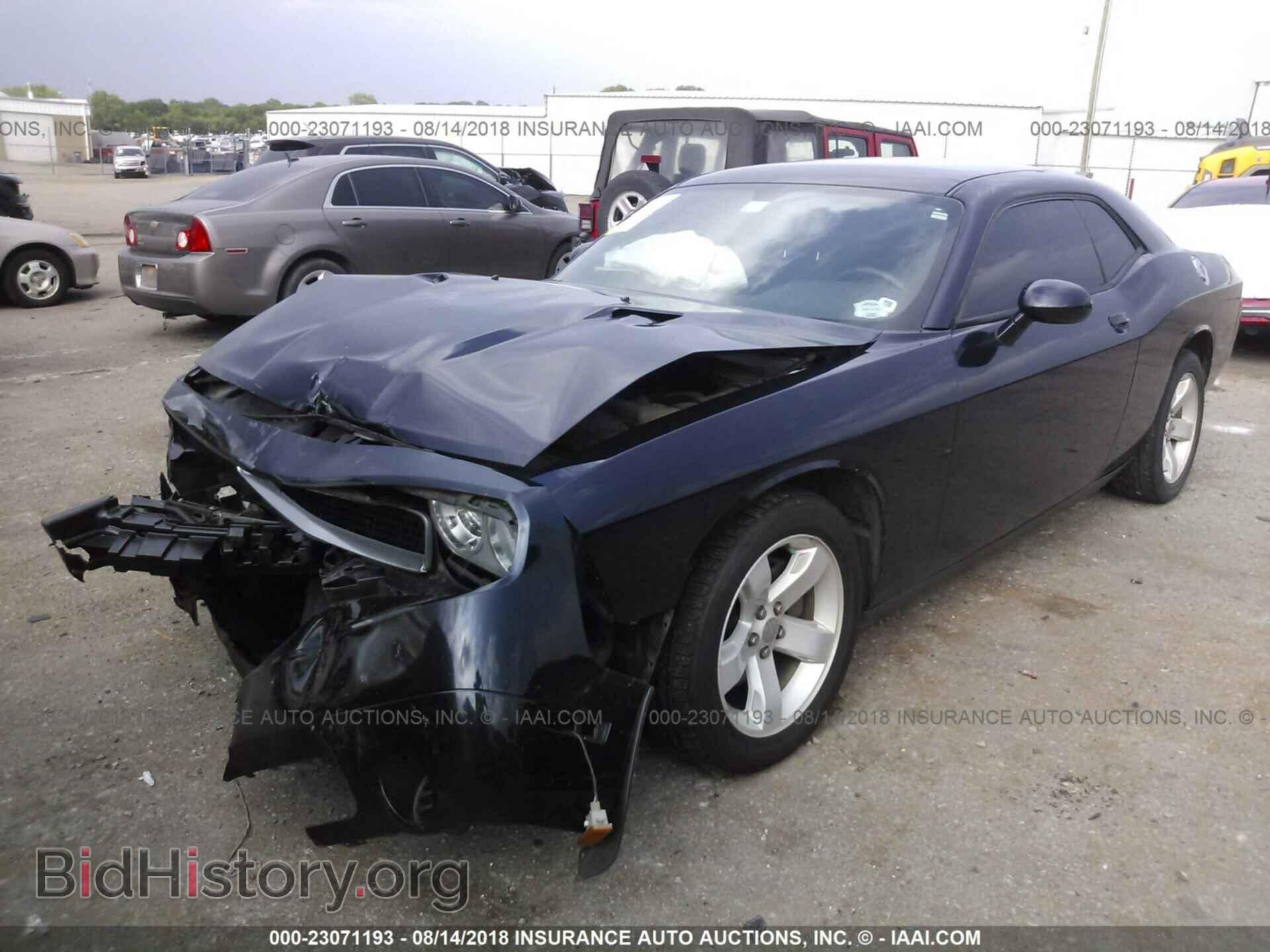 2012 Dodge Challenger - VIN: 2C3CDYAG2CH228405 - Фото 2