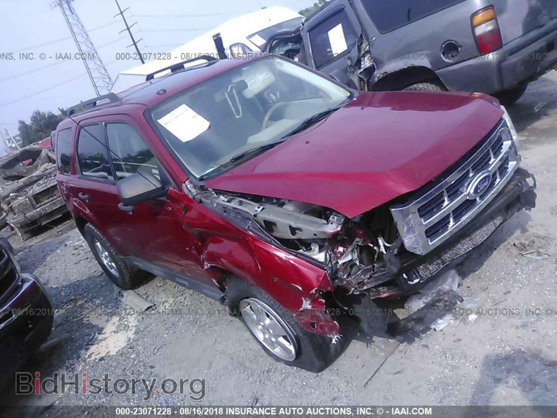 Photo 1FMCU0D73BKA47972 - Ford Escape 2011
