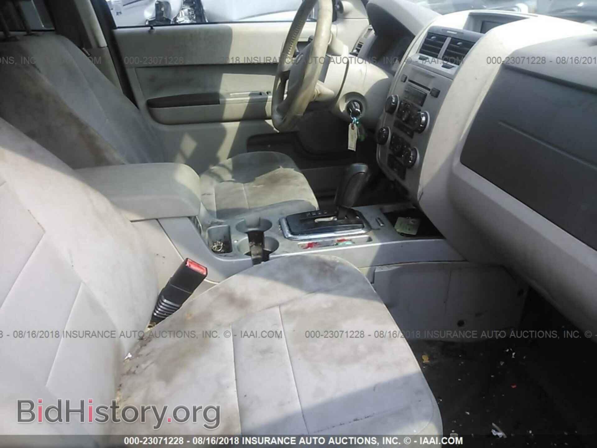 2011 Ford Escape - VIN: 1FMCU0D73BKA47972 - Фото 5