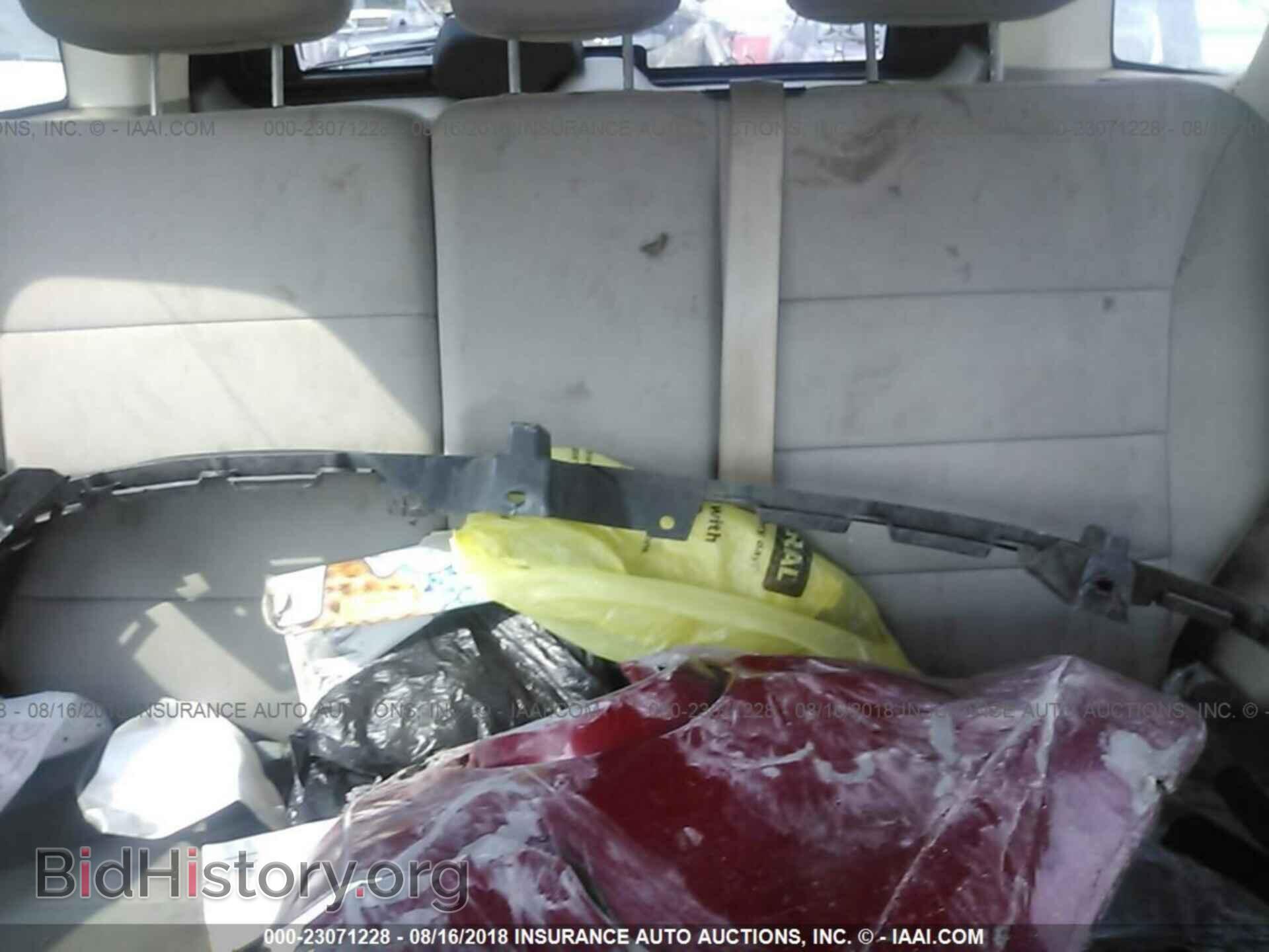 2011 Ford Escape - VIN: 1FMCU0D73BKA47972 - Фото 8
