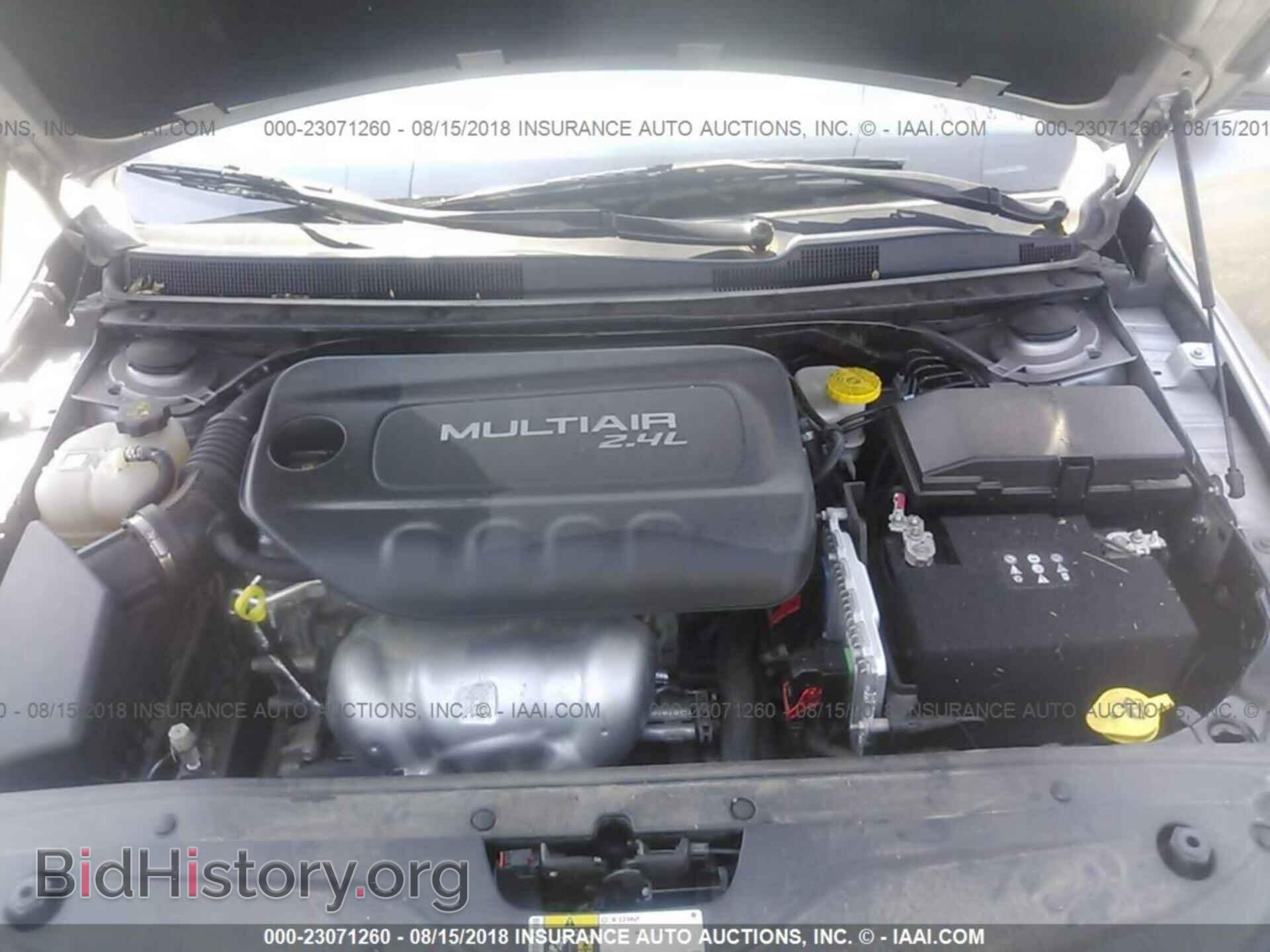 2016 Chrysler 200 - VIN: 1C3CCCAB3GN144357 - Фото 10
