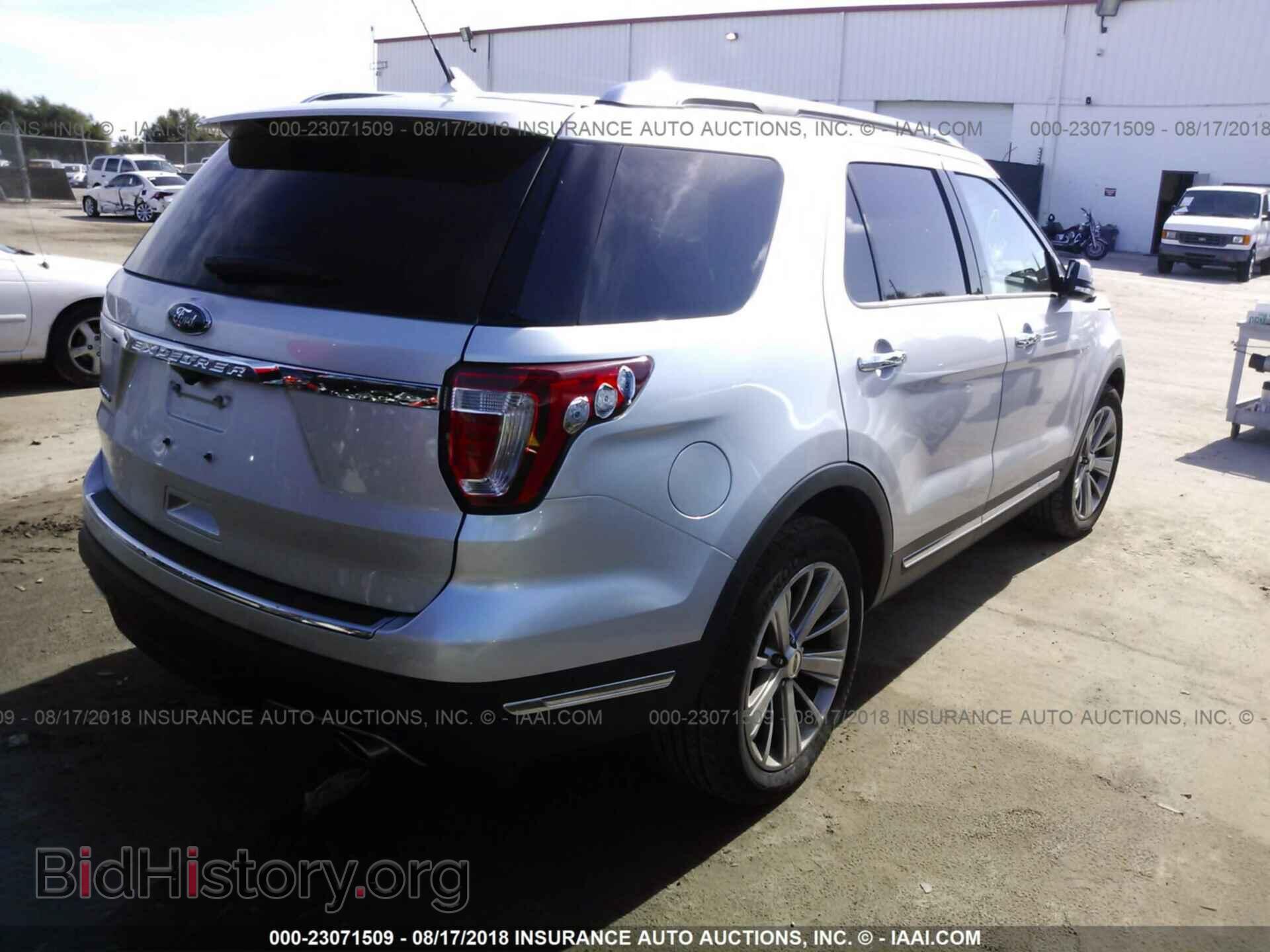 2018 Ford Explorer - VIN: 1FM5K7F8XJGA27782 - Photo 4