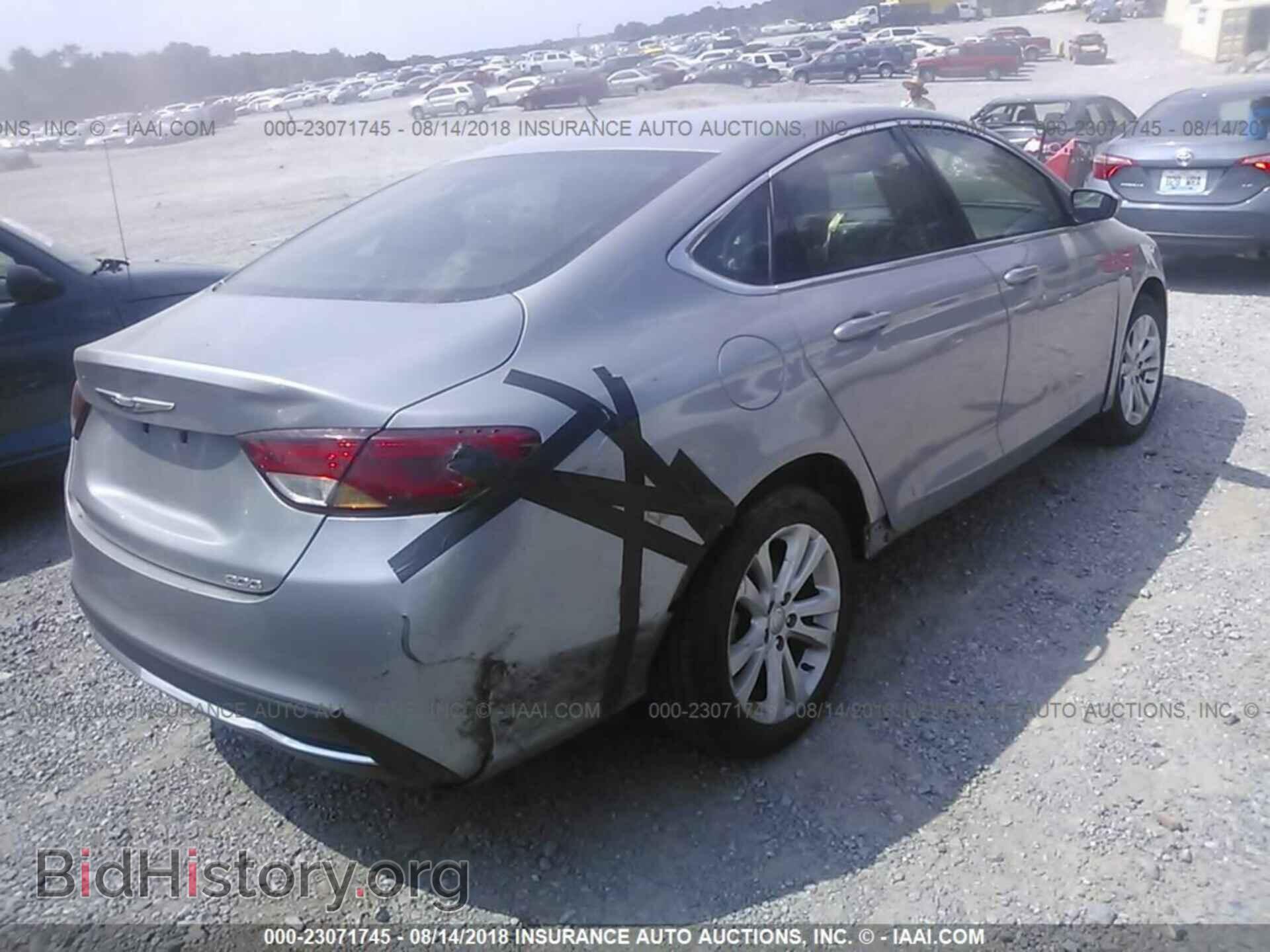 2015 Chrysler 200 - VIN: 1C3CCCAB0FN600202 - Photo 4
