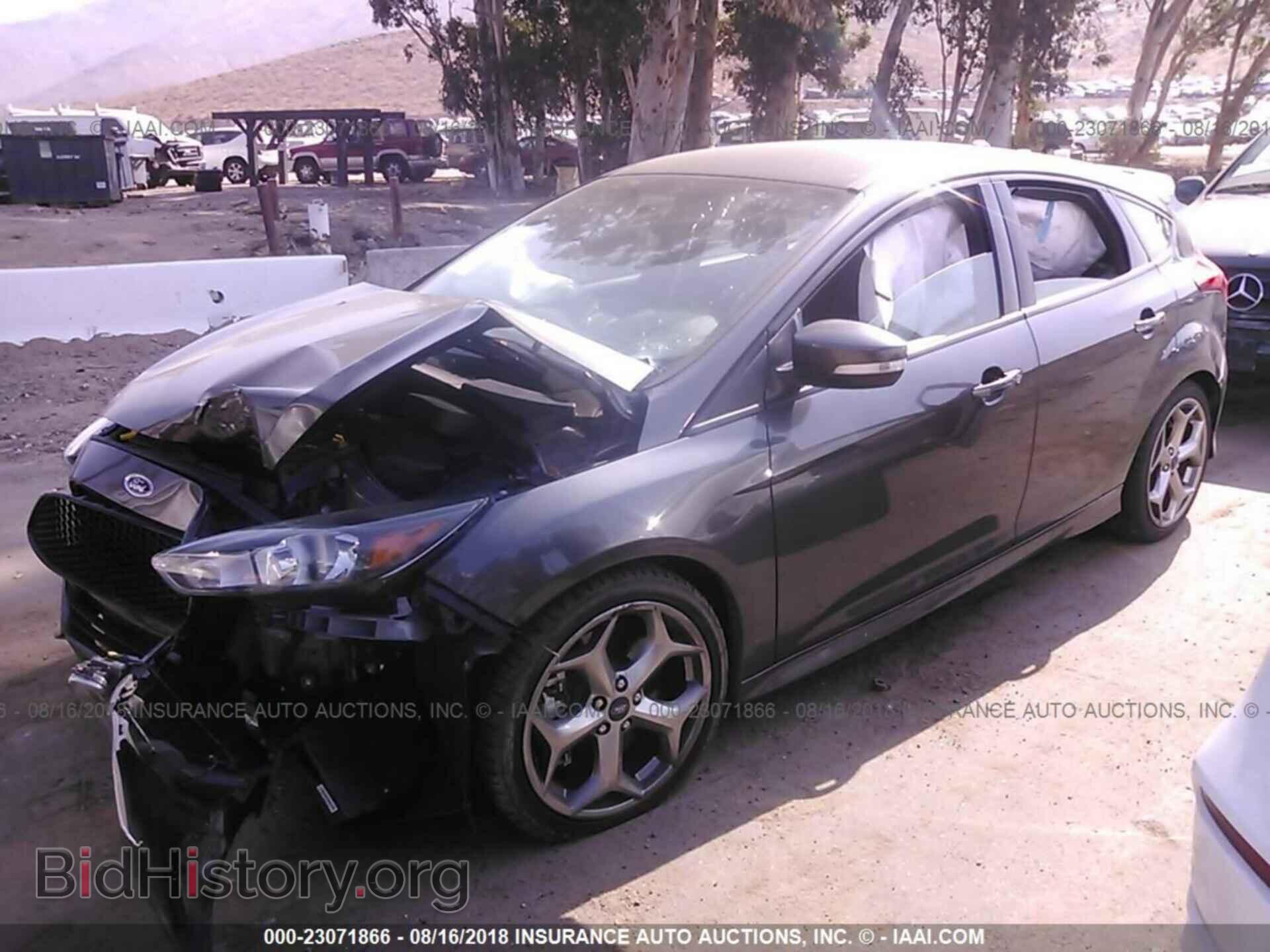 2017 Ford Focus - VIN: 1FADP3L93HL214781 - Фото 2