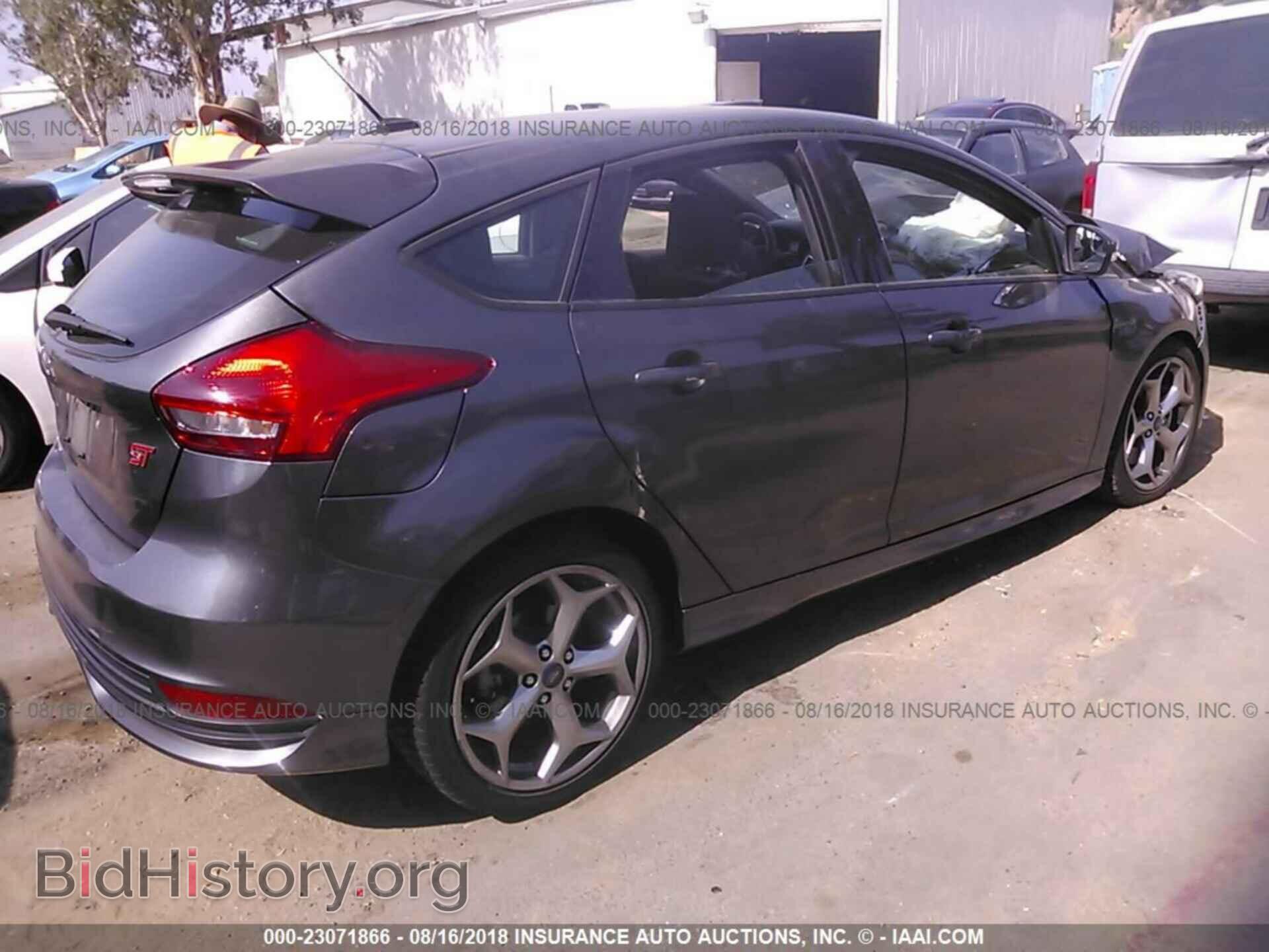 2017 Ford Focus - VIN: 1FADP3L93HL214781 - Фото 4
