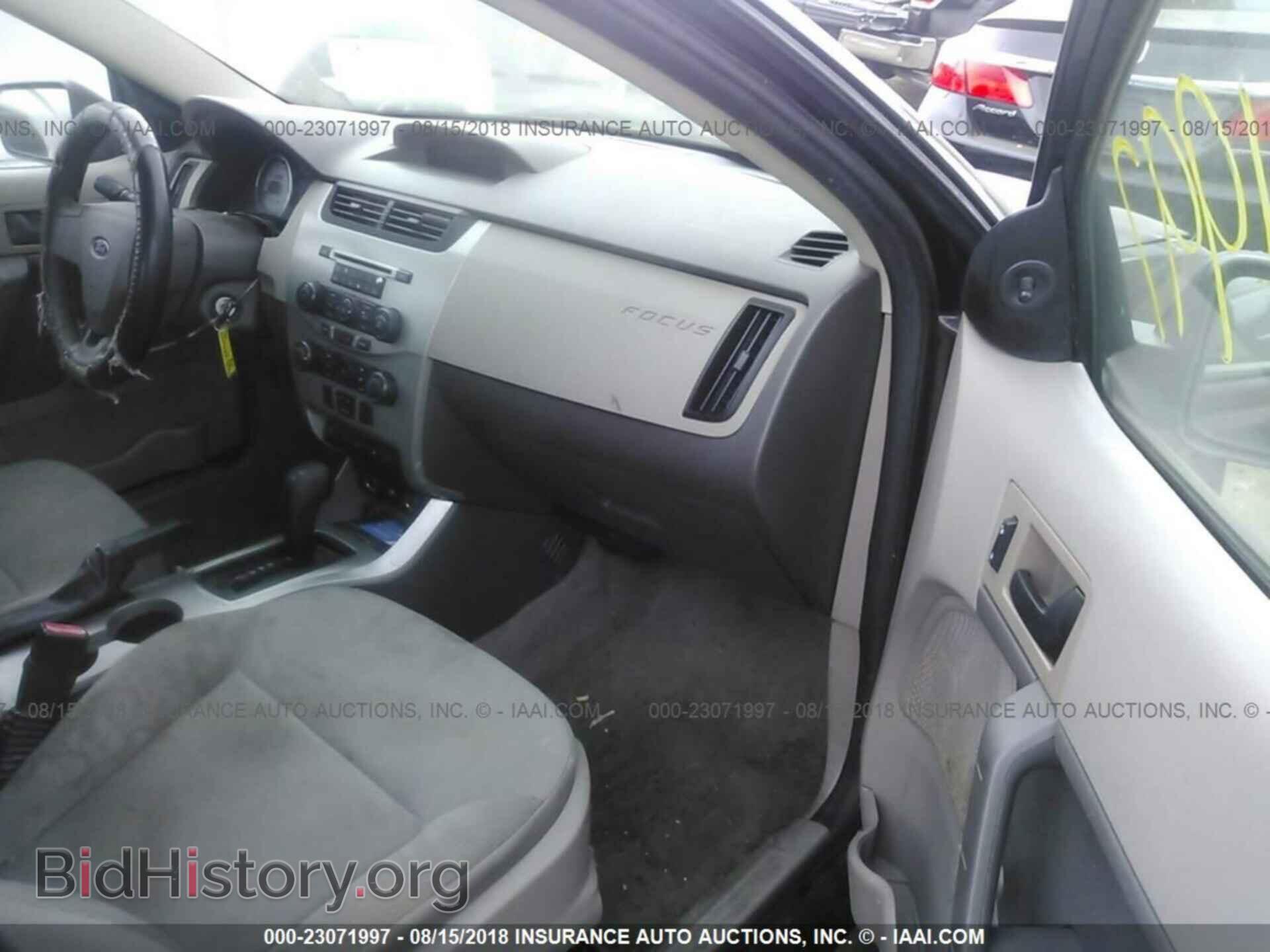 2011 Ford Focus - VIN: 1FAHP3EN7BW106522 - Photo 5
