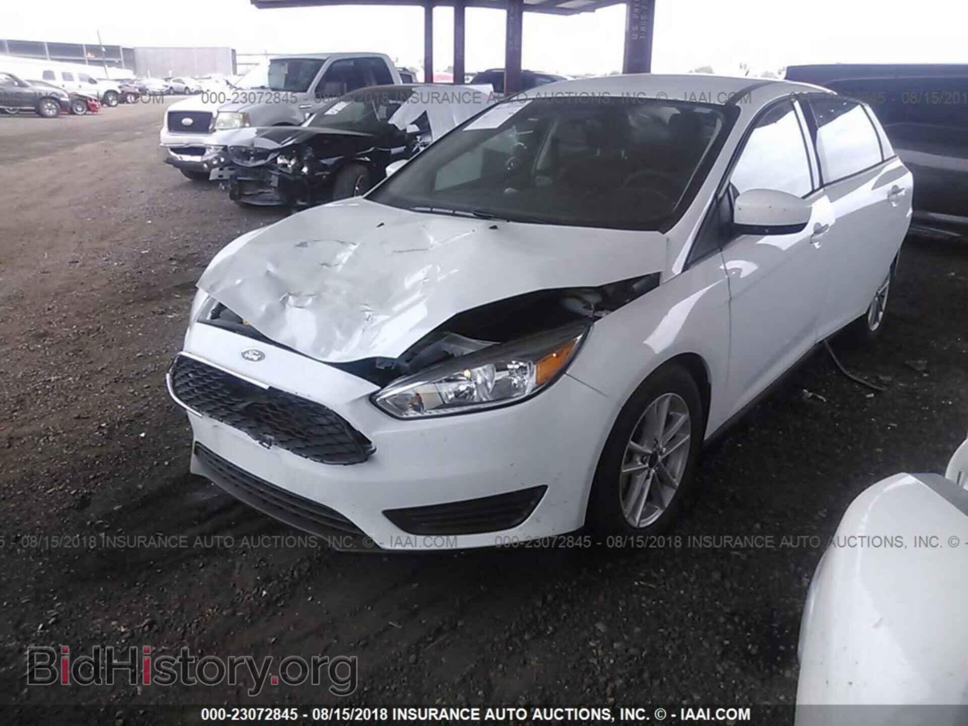 2018 Ford Focus - VIN: 1FADP3F23JL245582 - Фото 2