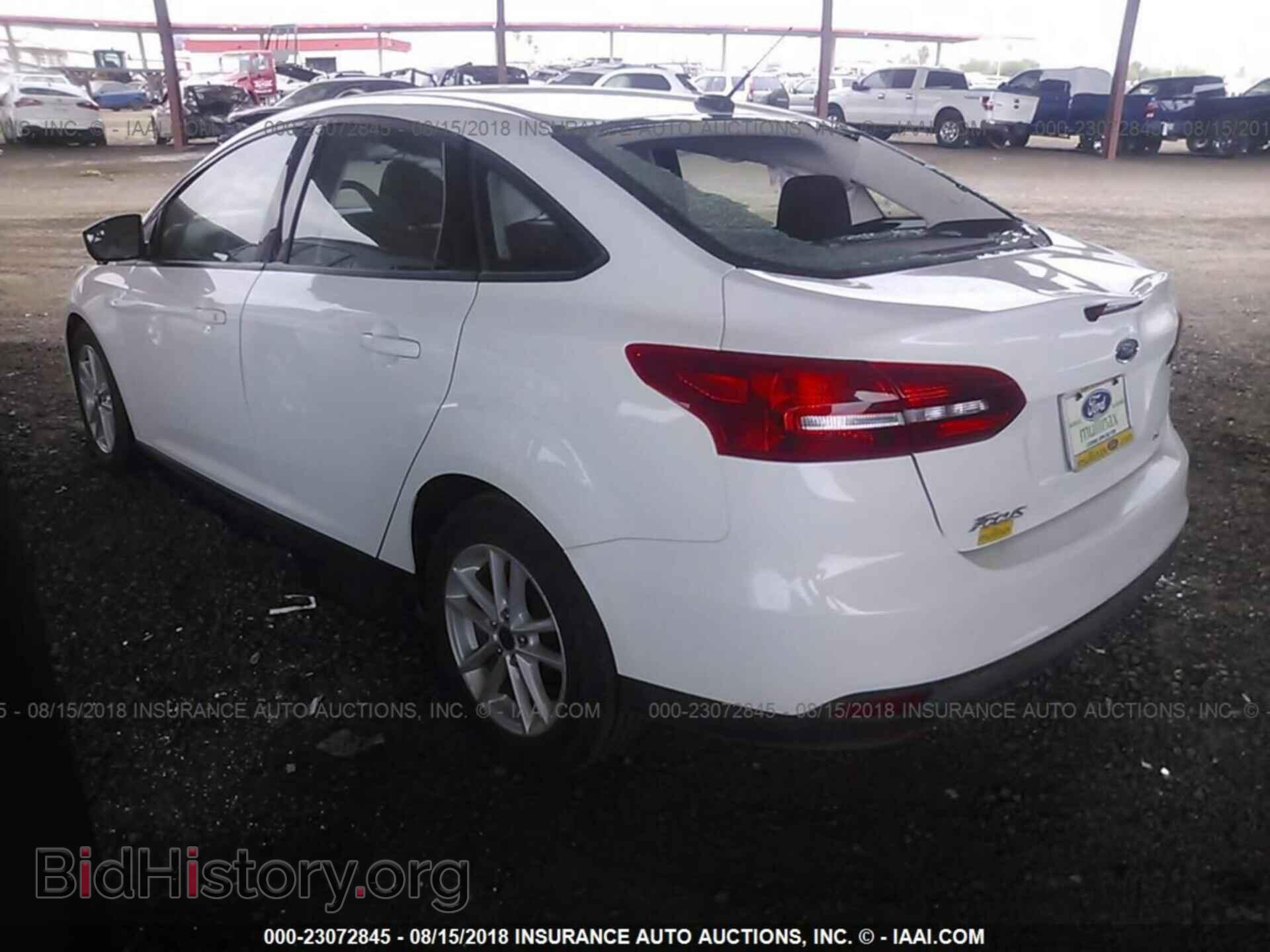 2018 Ford Focus - VIN: 1FADP3F23JL245582 - Фото 3