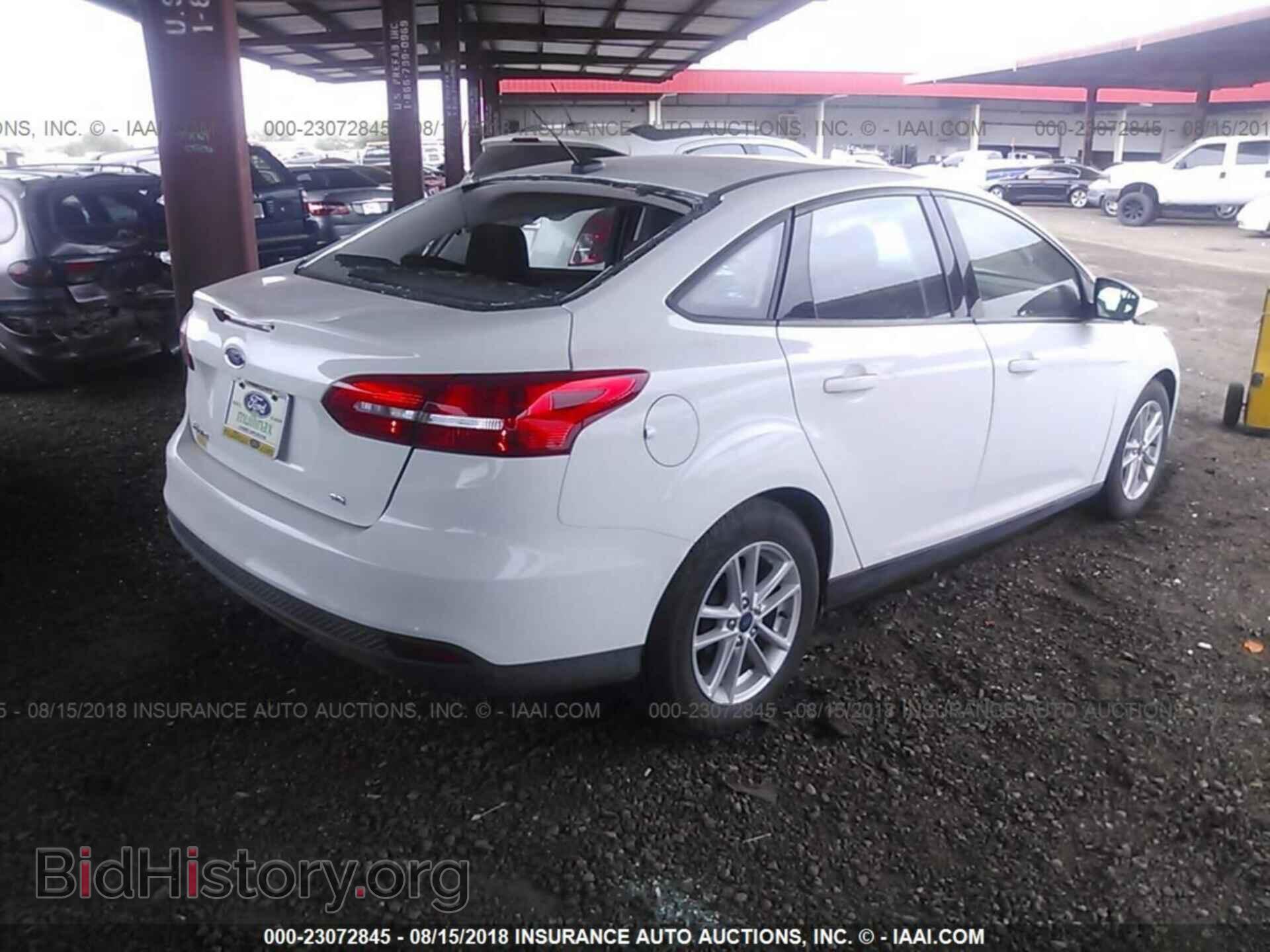 2018 Ford Focus - VIN: 1FADP3F23JL245582 - Фото 4