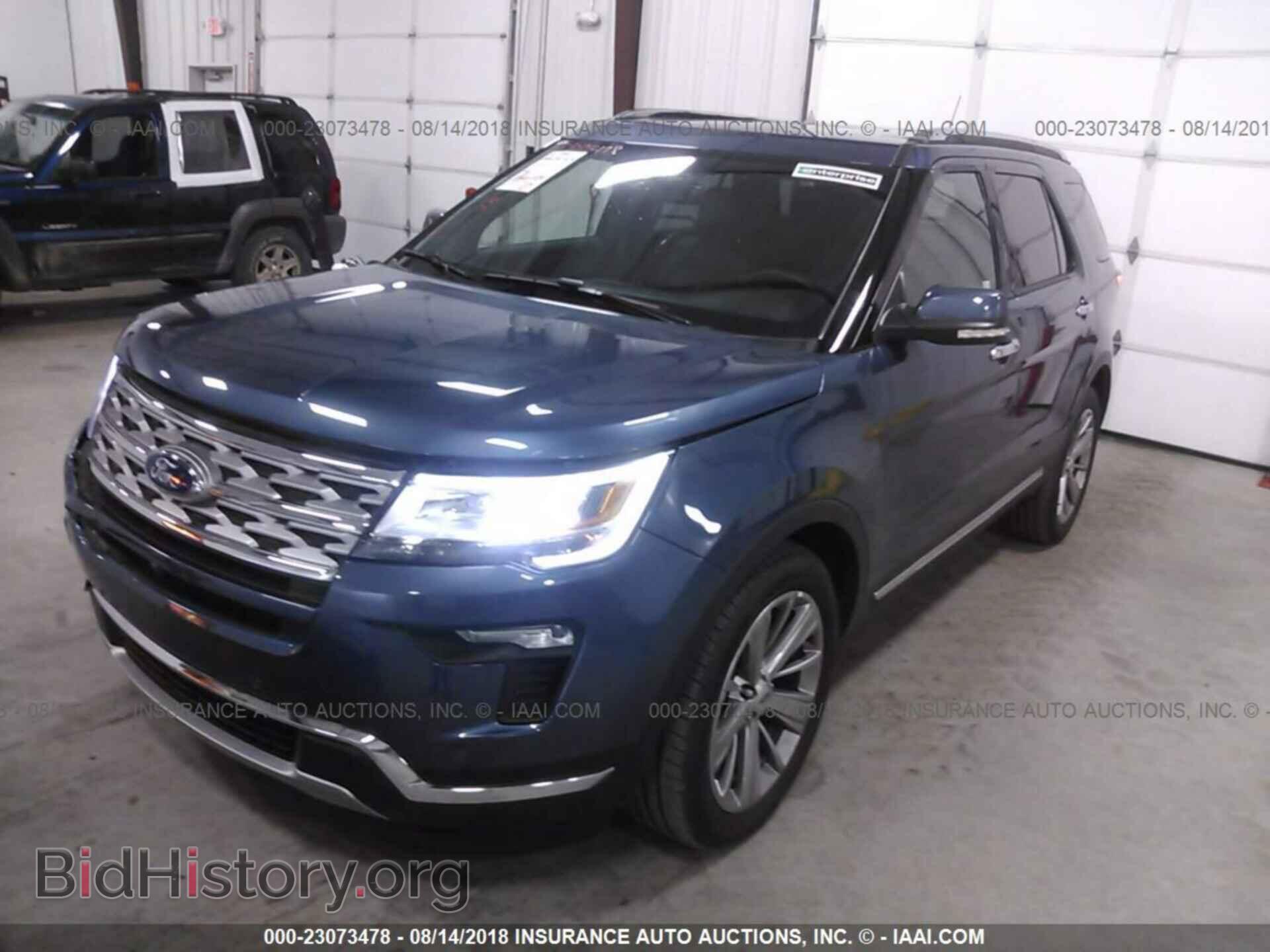 2018 Ford Explorer - VIN: 1FM5K7F81JGA36807 - Фото 2