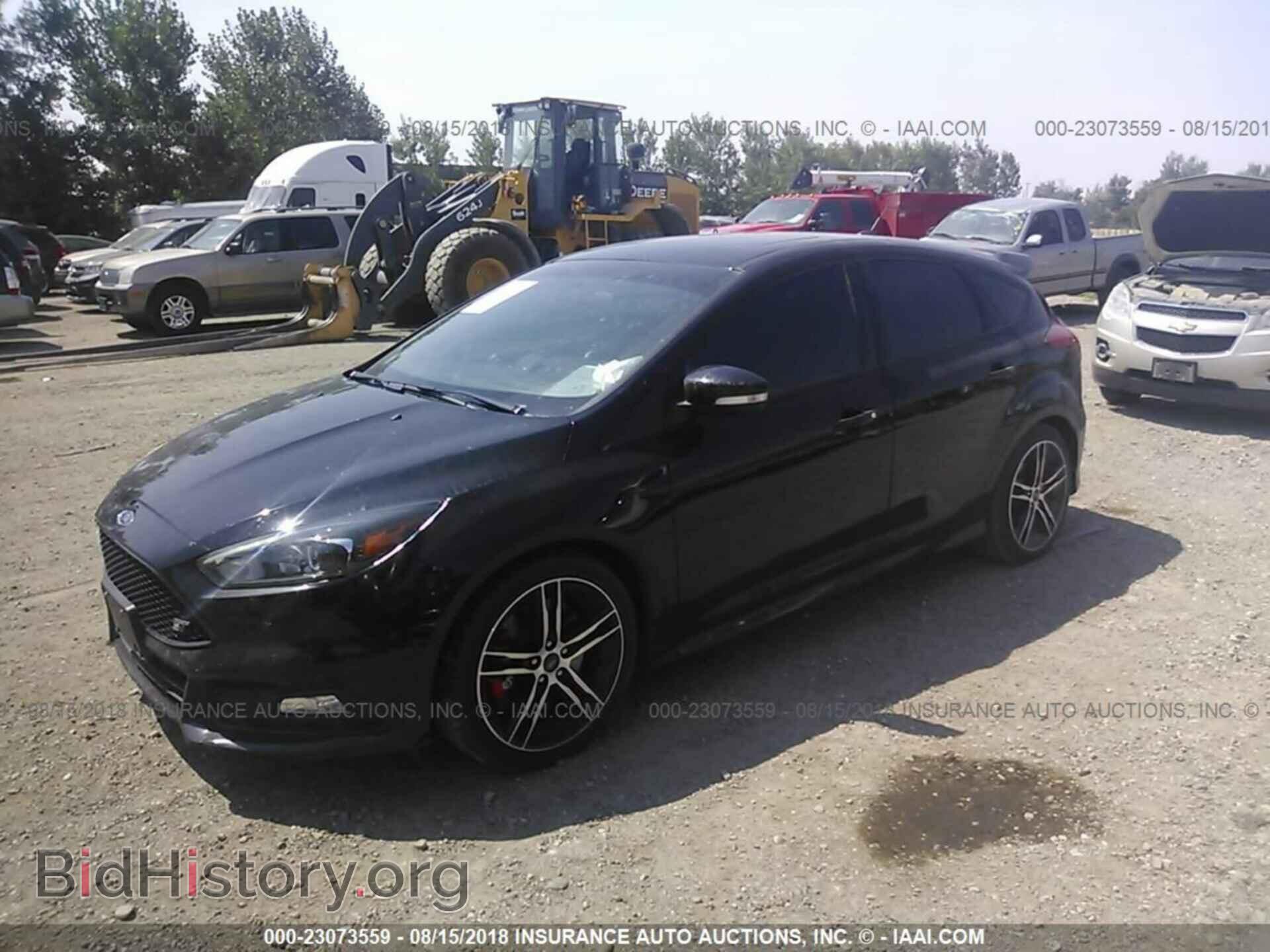 2017 Ford Focus - VIN: 1FADP3L95HL308743 - Photo 2