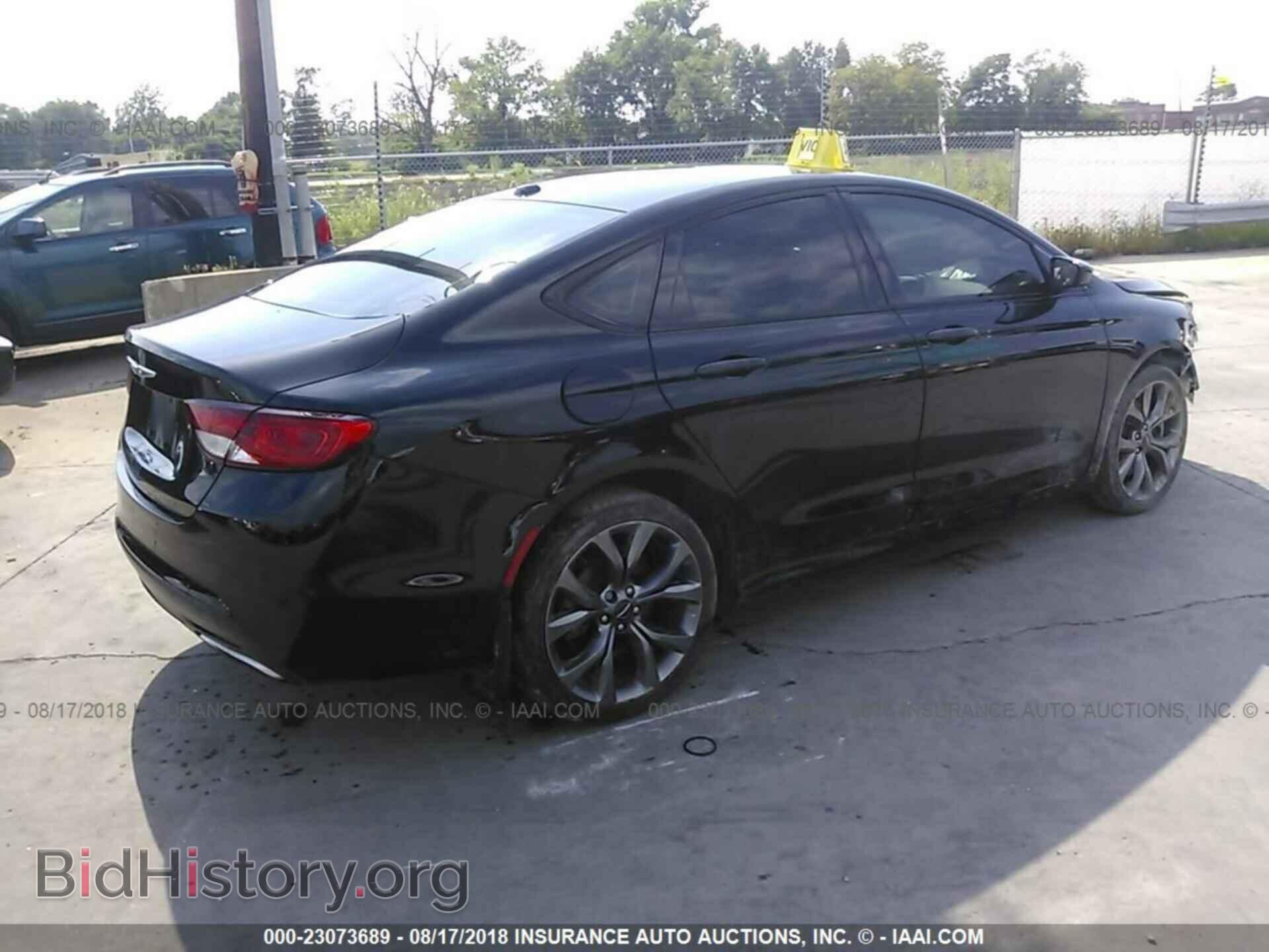 2015 Chrysler 200 - VIN: 1C3CCCBBXFN537687 - Photo 4