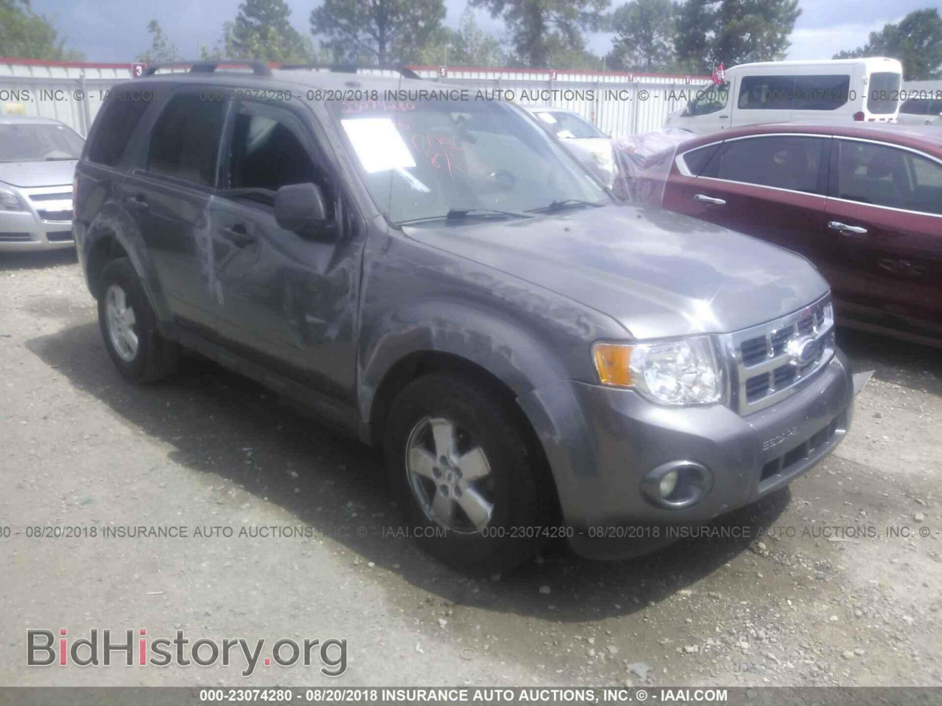 Photo 1FMCU0DG0BKB85176 - Ford Escape 2011
