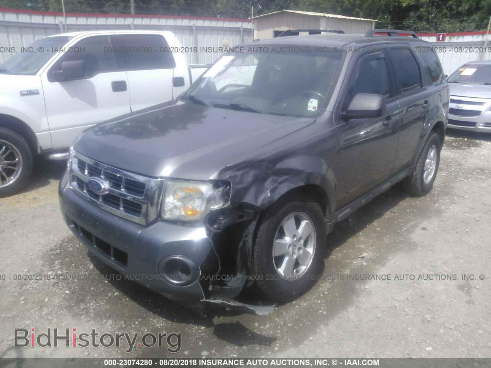 2011 Ford Escape - VIN: 1FMCU0DG0BKB85176 - Photo 2