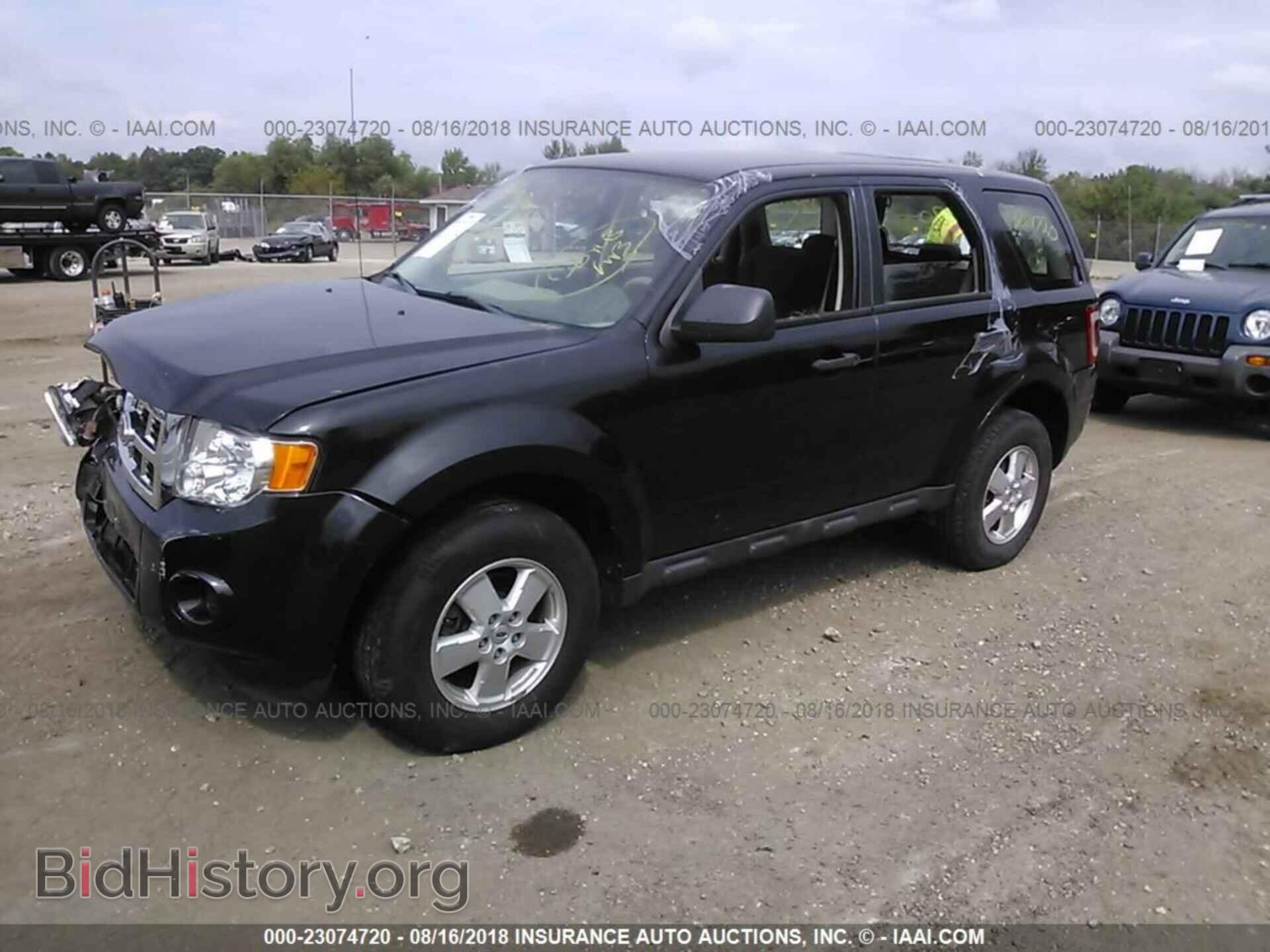 2011 Ford Escape - VIN: 1FMCU0C72BKB12019 - Photo 2