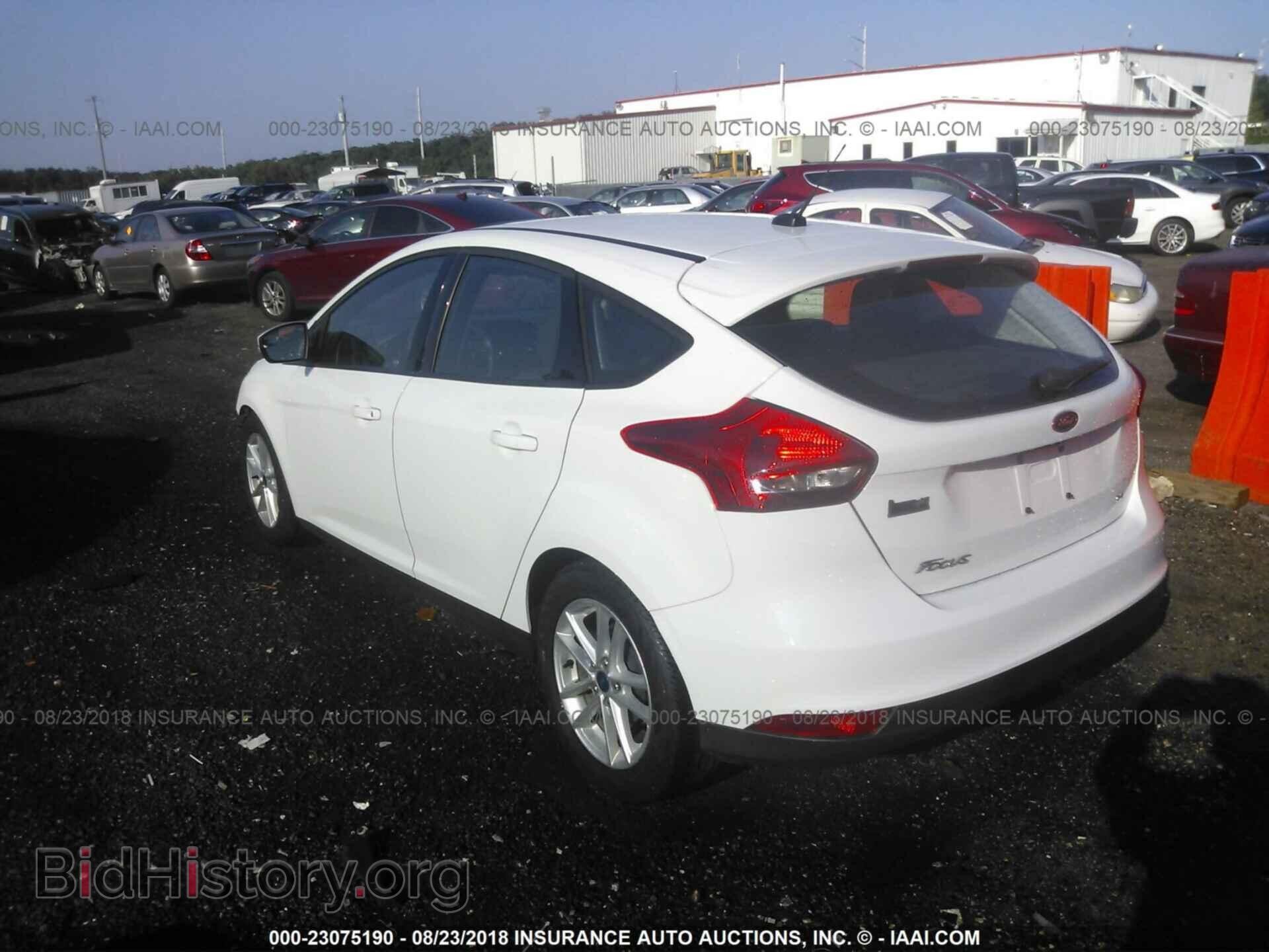 2016 Ford Focus - VIN: 1FADP3K24GL233066 - Photo 3