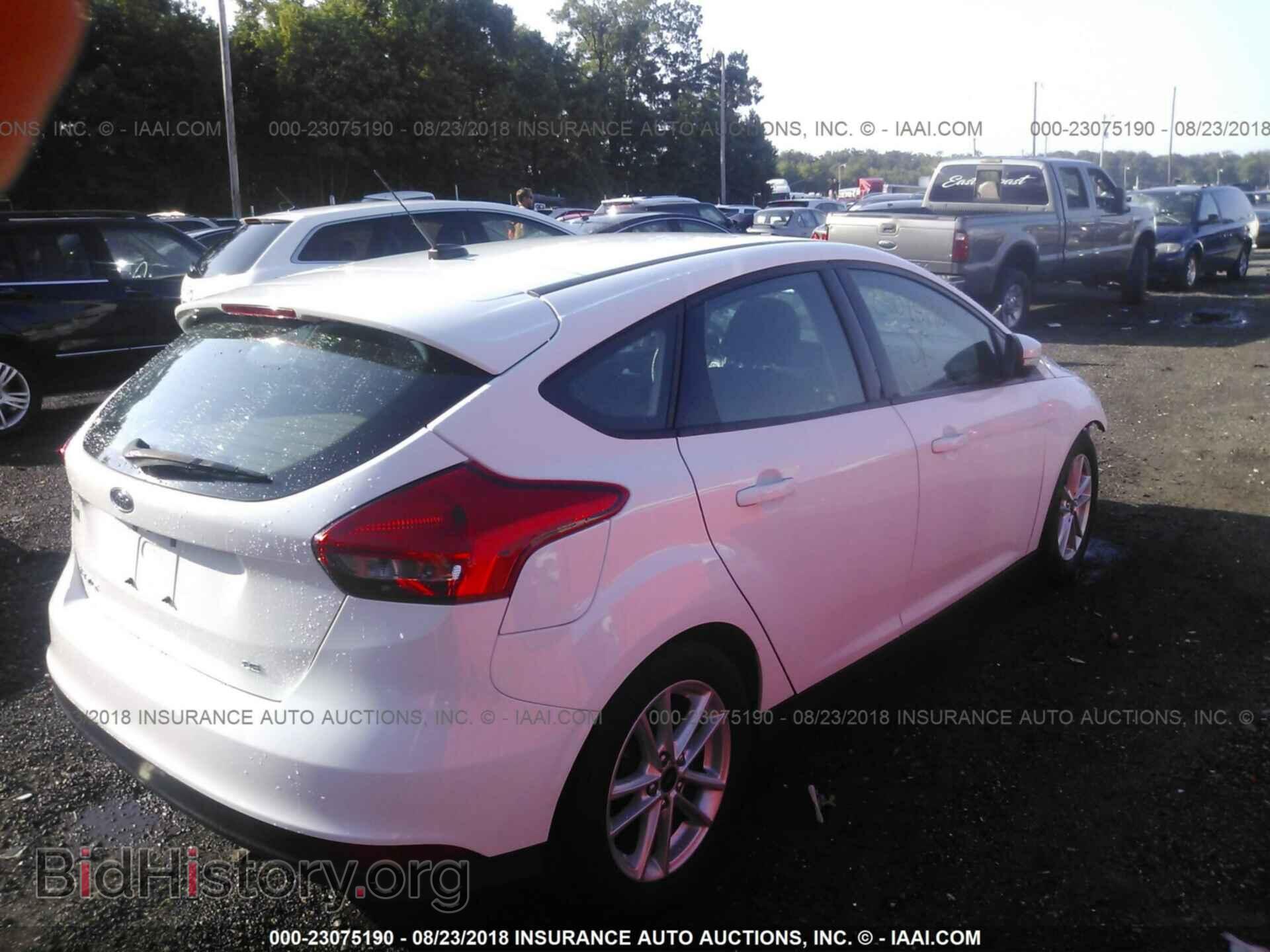 2016 Ford Focus - VIN: 1FADP3K24GL233066 - Photo 4