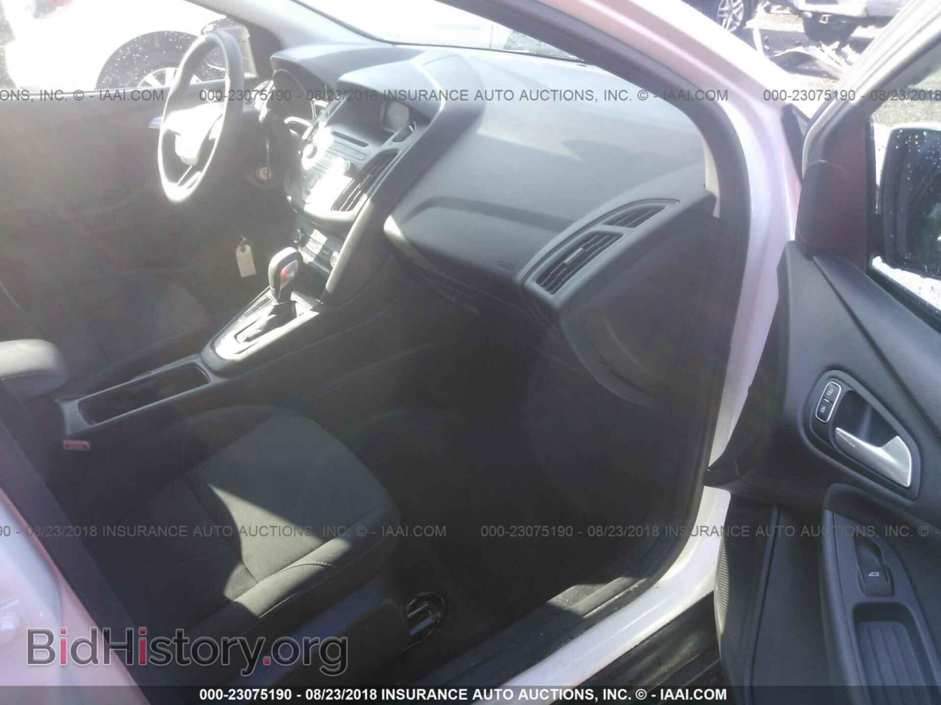 2016 Ford Focus - VIN: 1FADP3K24GL233066 - Photo 5