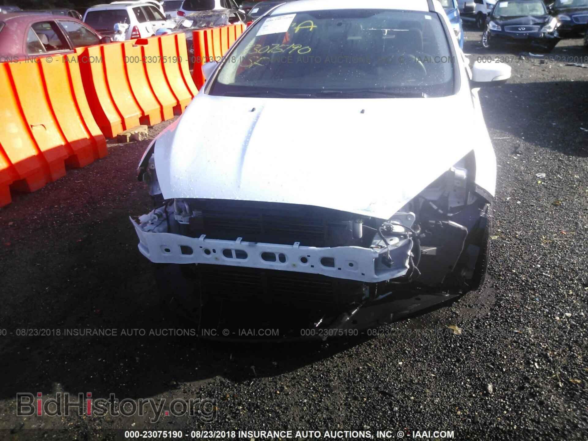 2016 Ford Focus - VIN: 1FADP3K24GL233066 - Photo 6