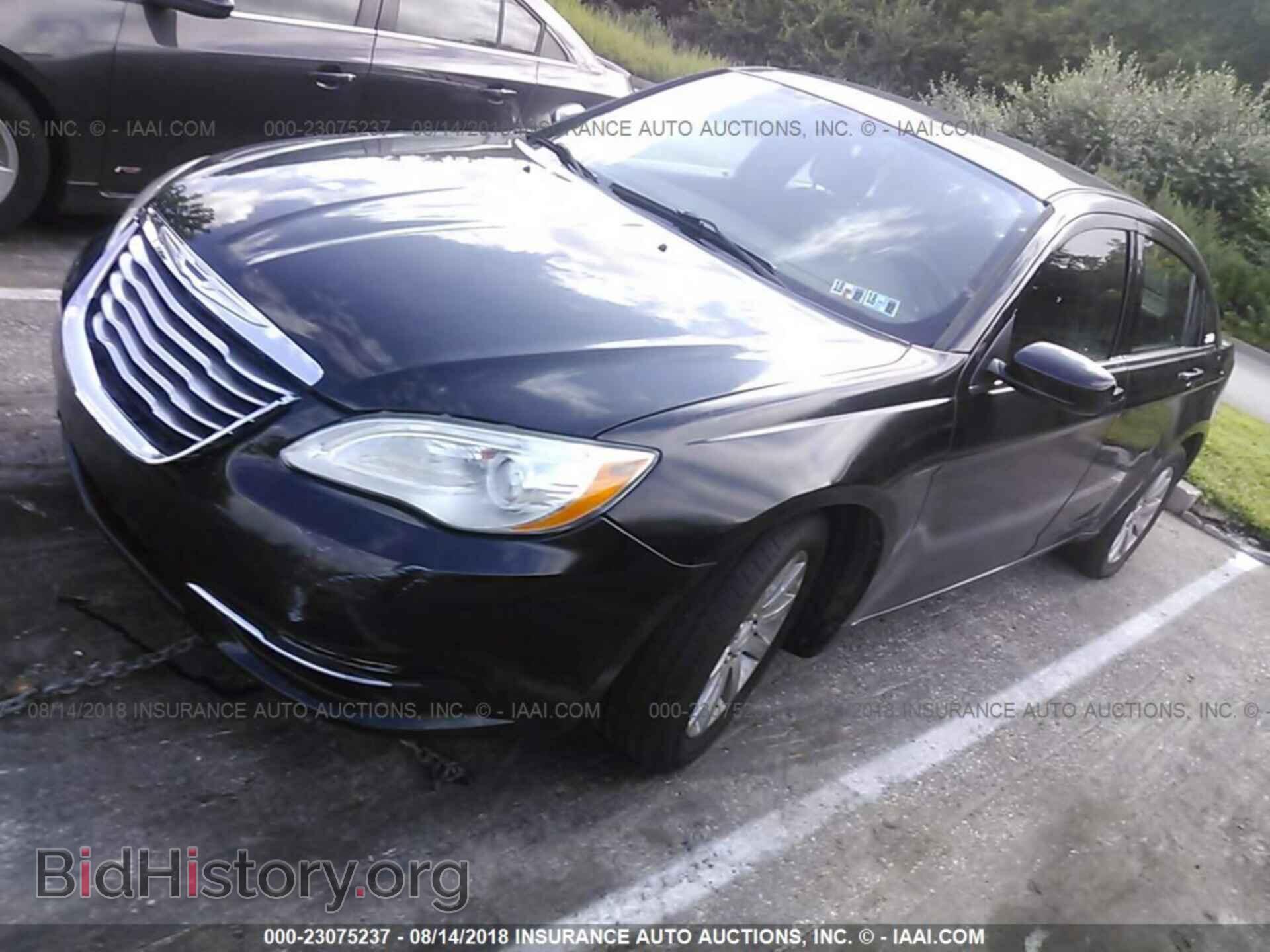 2013 Chrysler 200 - VIN: 1C3CCBBG9DN635337 - Photo 2