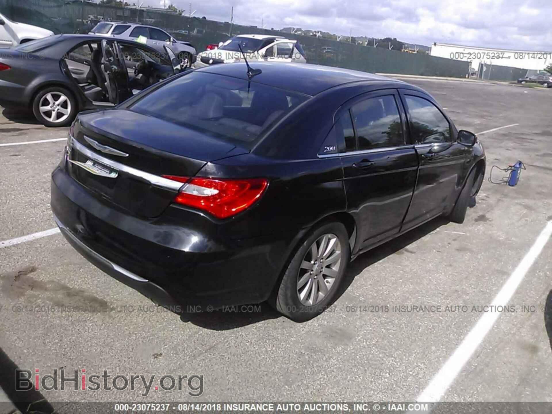 2013 Chrysler 200 - VIN: 1C3CCBBG9DN635337 - Photo 4