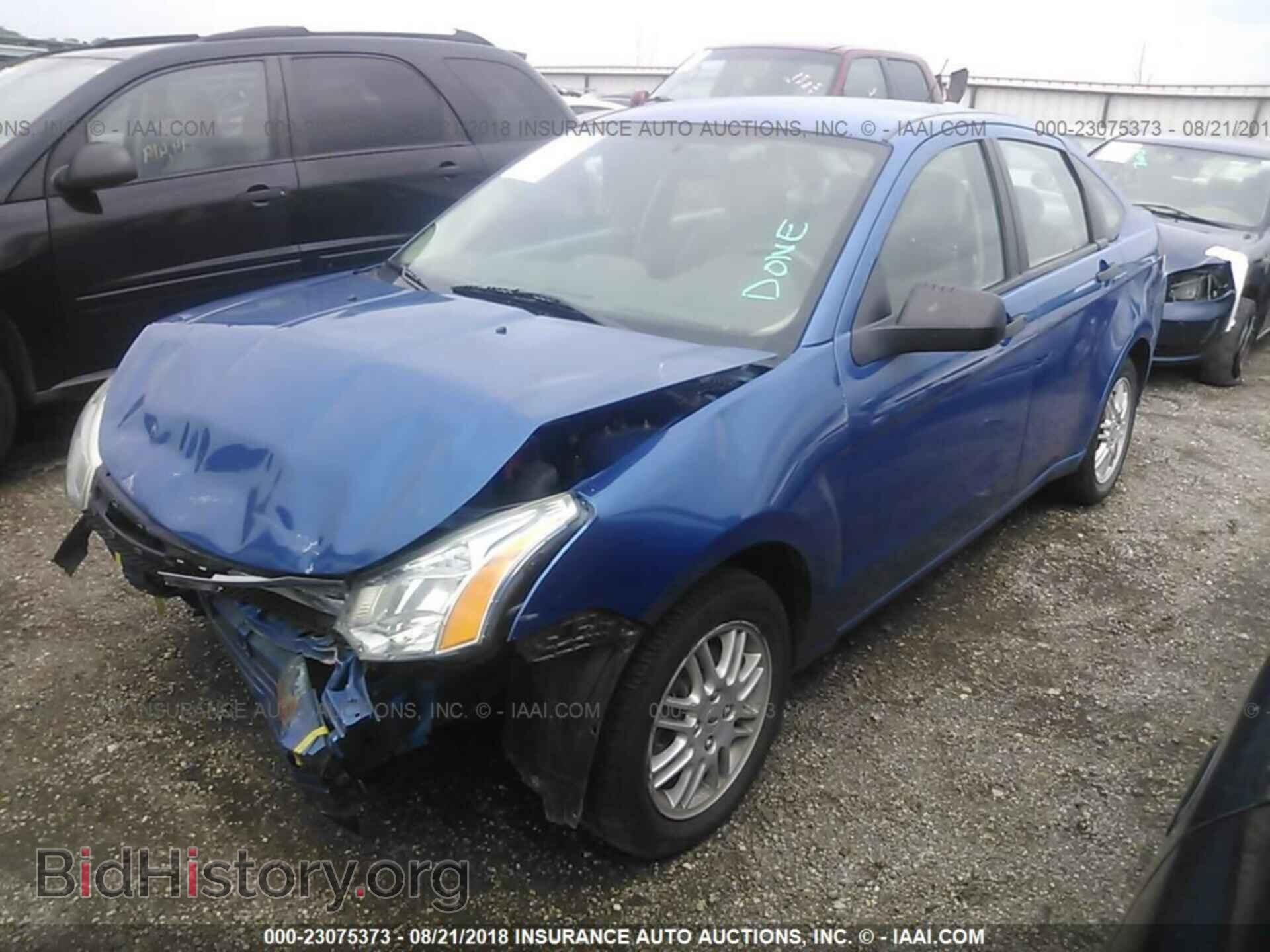 2011 Ford Focus - VIN: 1FAHP3FN1BW202533 - Фото 2