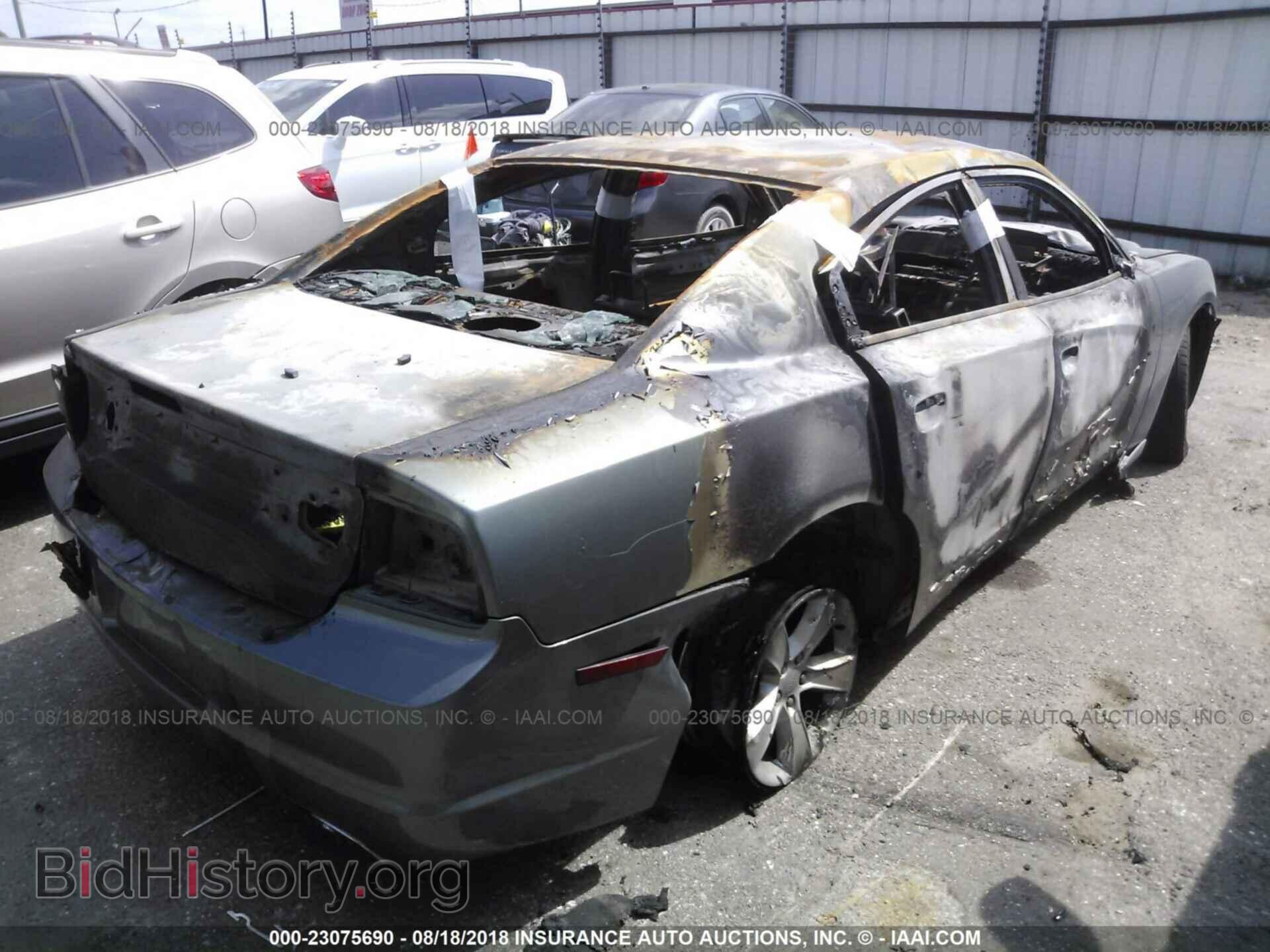 2011 Dodge Charger - VIN: 2B3CL3CG0BH584754 - Фото 4