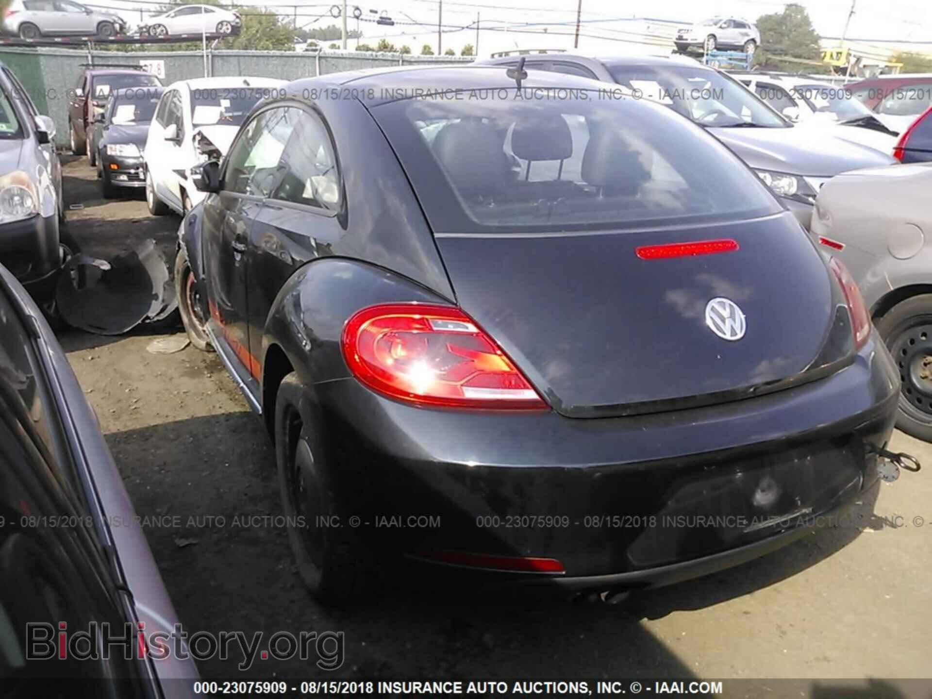 2012 Volkswagen Beetle - VIN: 3VWJP7AT2CM661609 - Фото 3