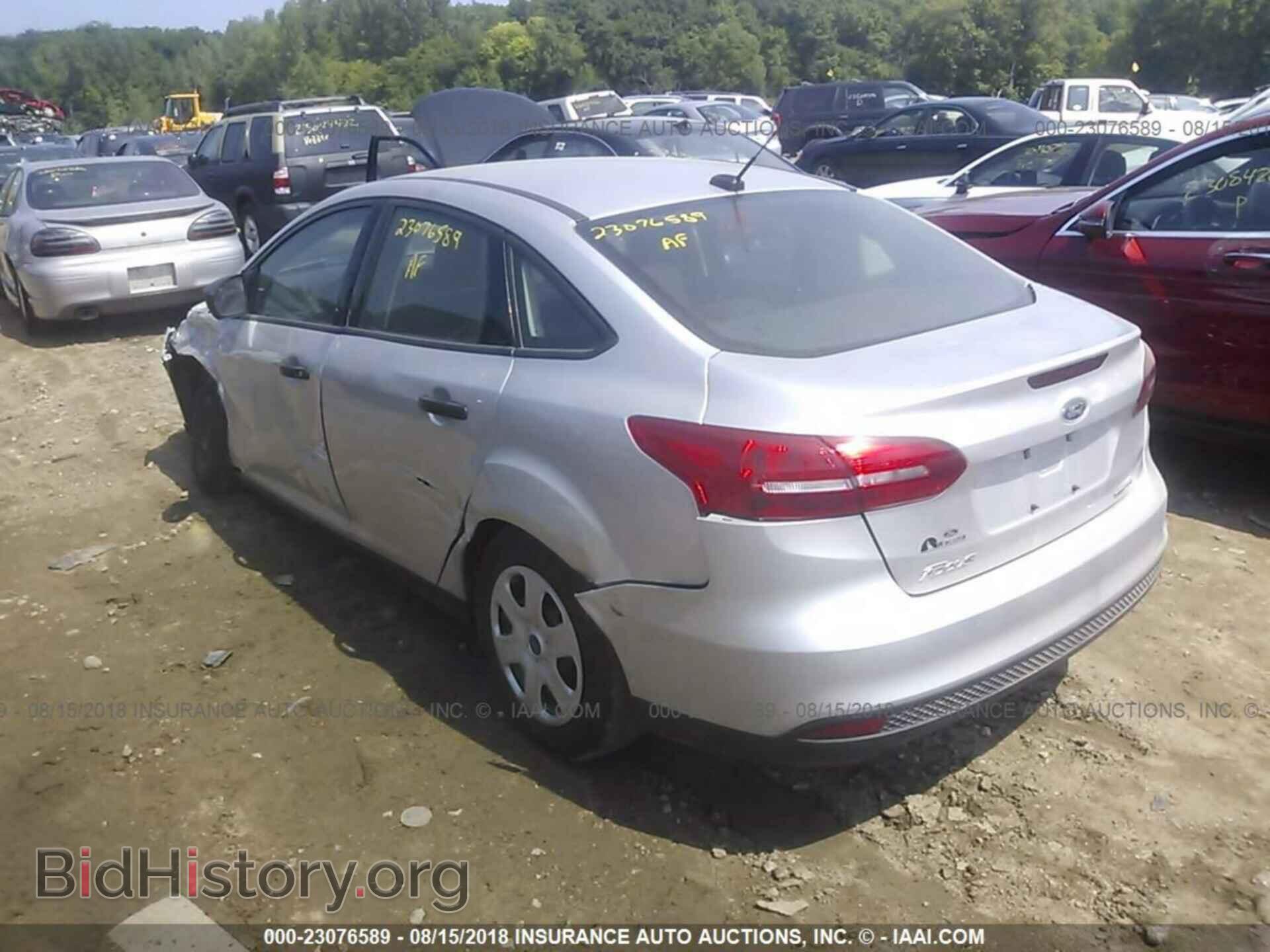 2016 Ford Focus - VIN: 1FADP3E21GL209027 - Photo 3