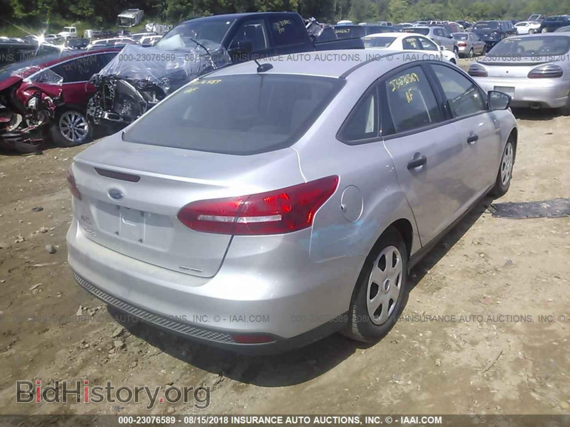 2016 Ford Focus - VIN: 1FADP3E21GL209027 - Photo 4