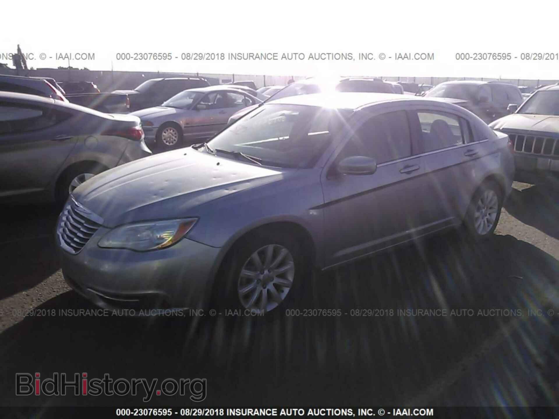 2014 Chrysler 200 - VIN: 1C3CCBBG7EN144900 - Фото 2